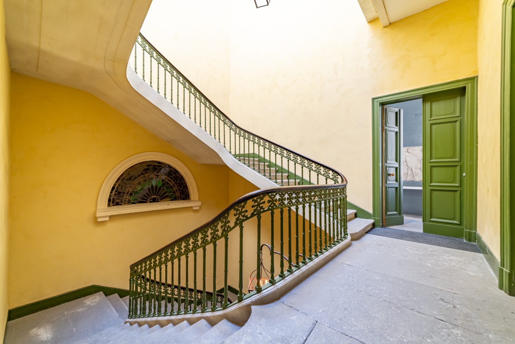 A character apartment in the heart of the city