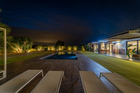 Très chic villa contemporaine aux portes de la Camargue