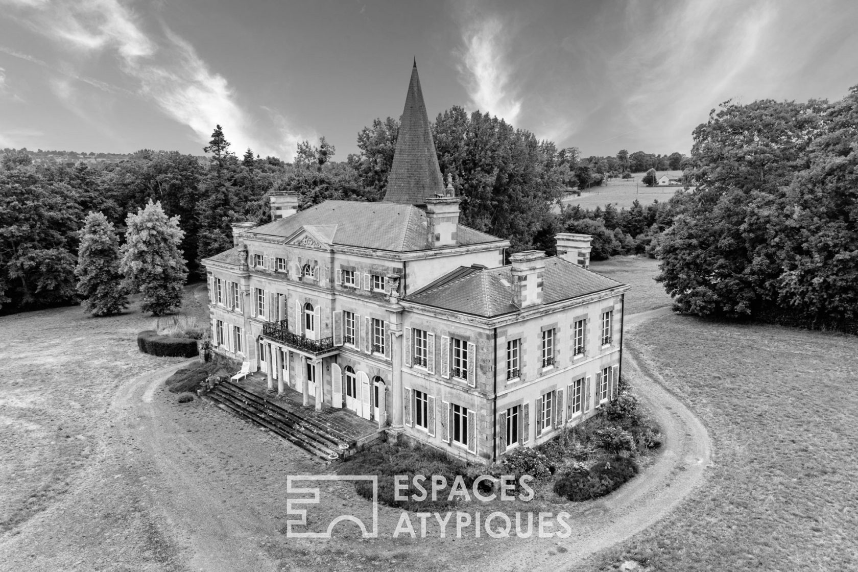 Aile d’un château du XIXème Siècle au coeur de la Suisse Normande