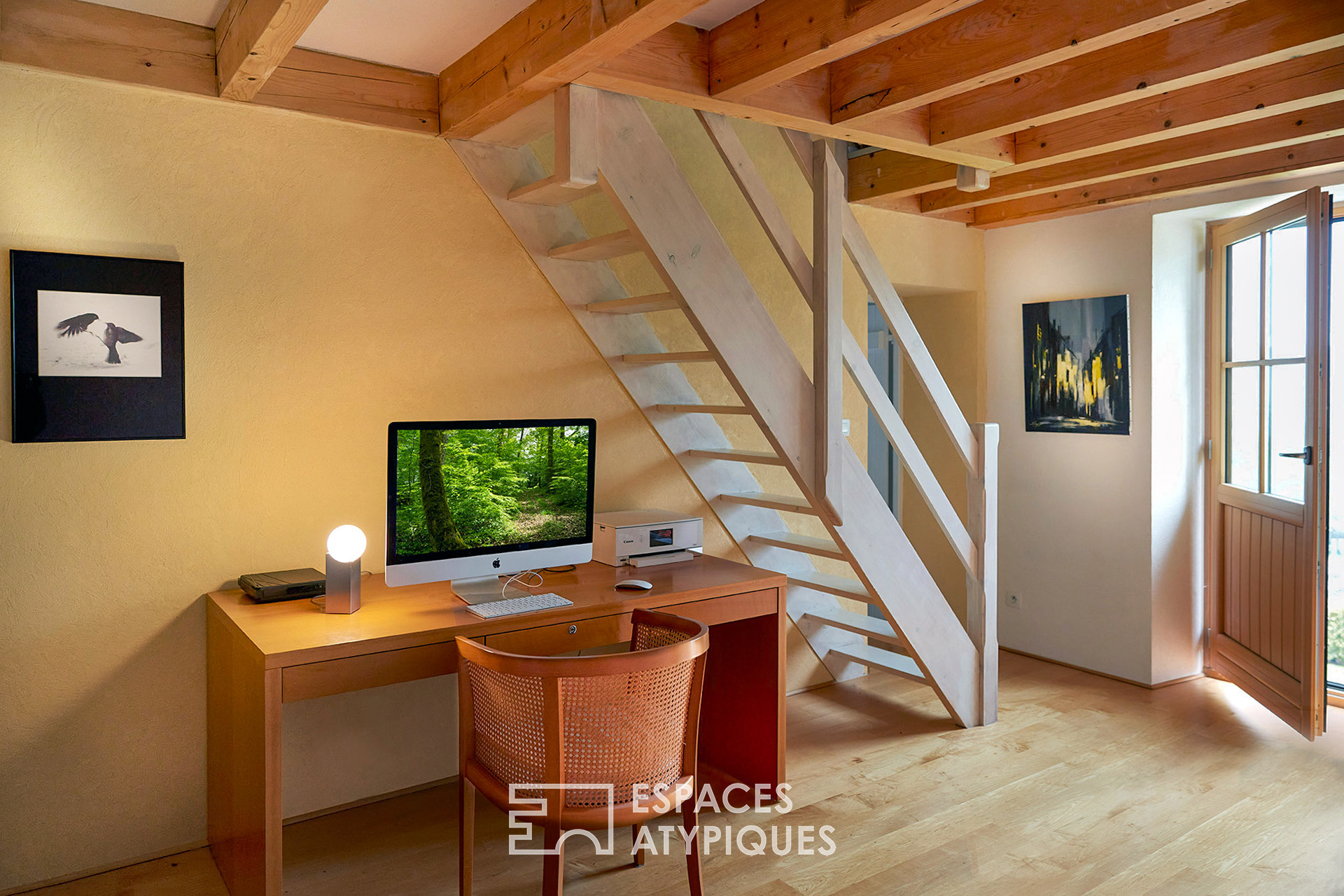 Maison de campagne dans son cocon de verdure