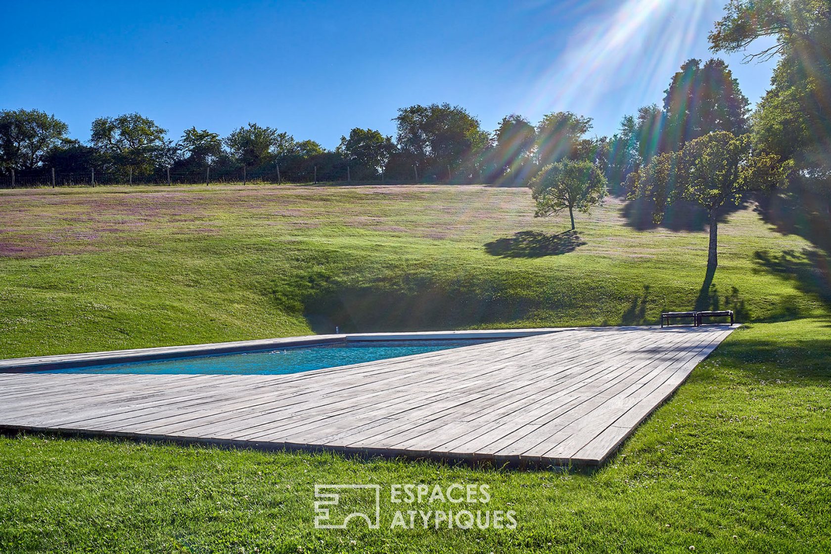 Maison de campagne dans son cocon de verdure