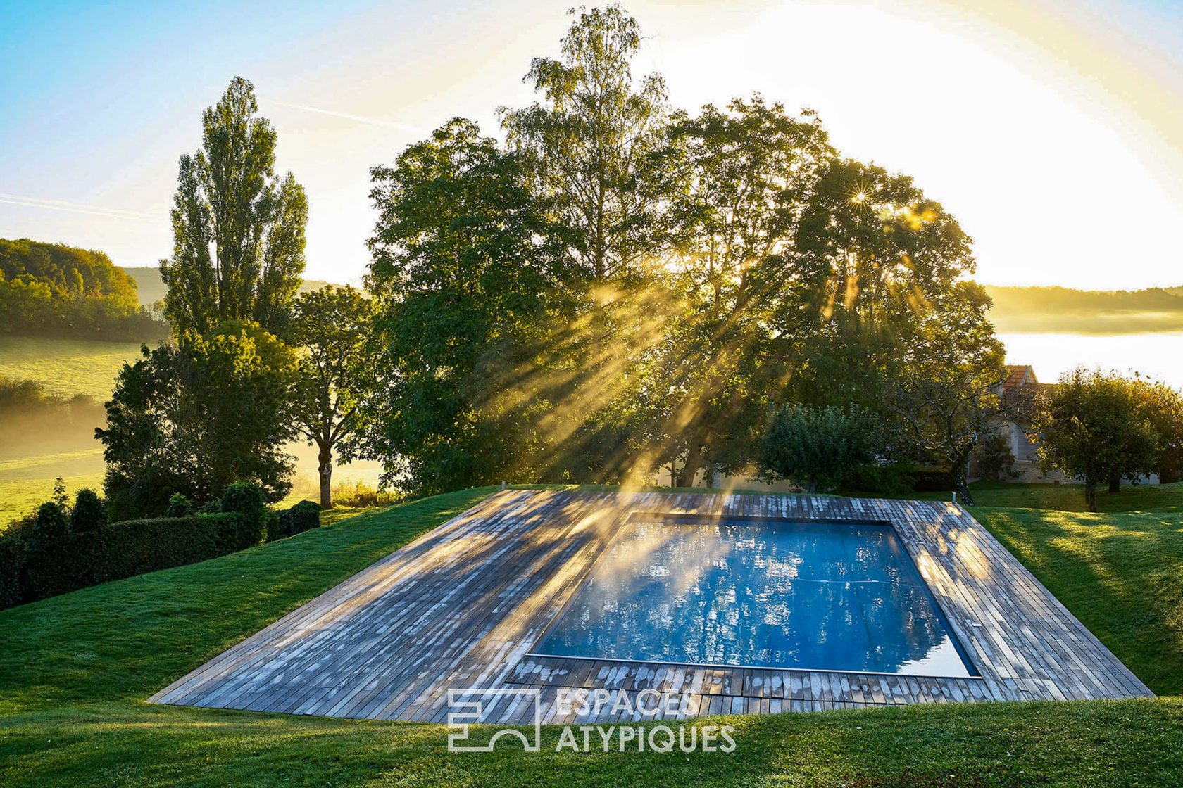 Maison de campagne dans son cocon de verdure