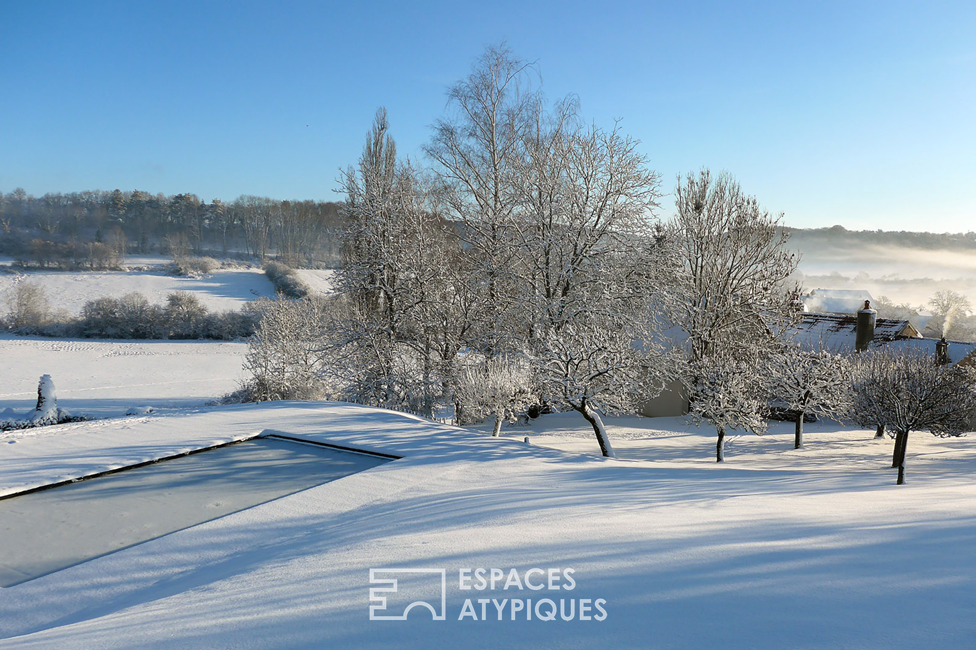 Maison de campagne dans son cocon de verdure