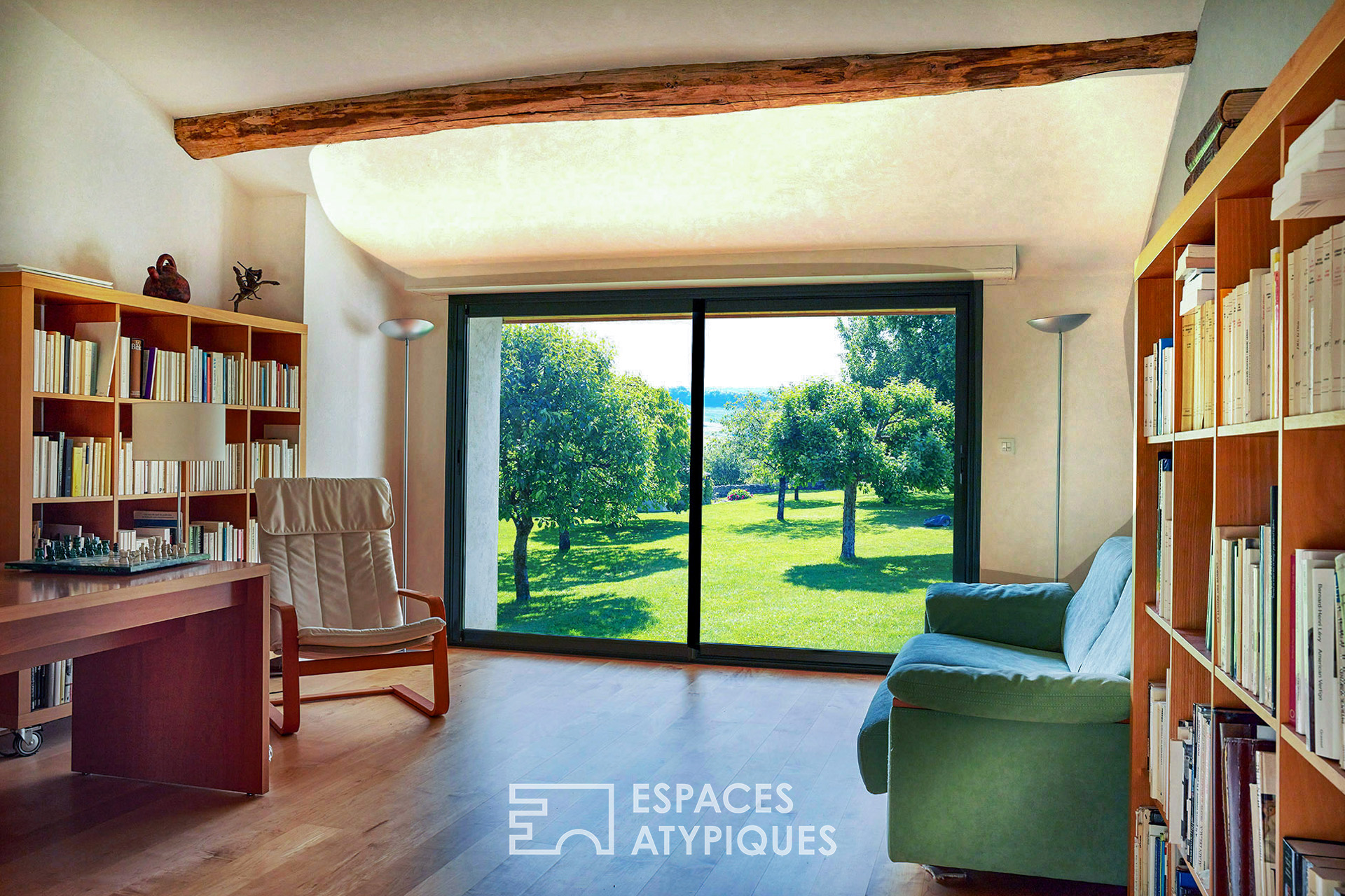 Country house in a green cocoon