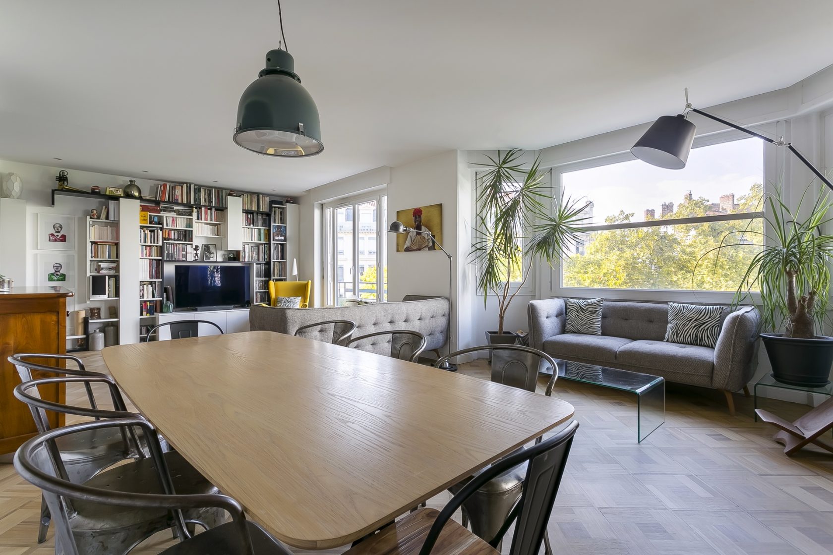 Art Deco-style apartment in Saxe Gambetta