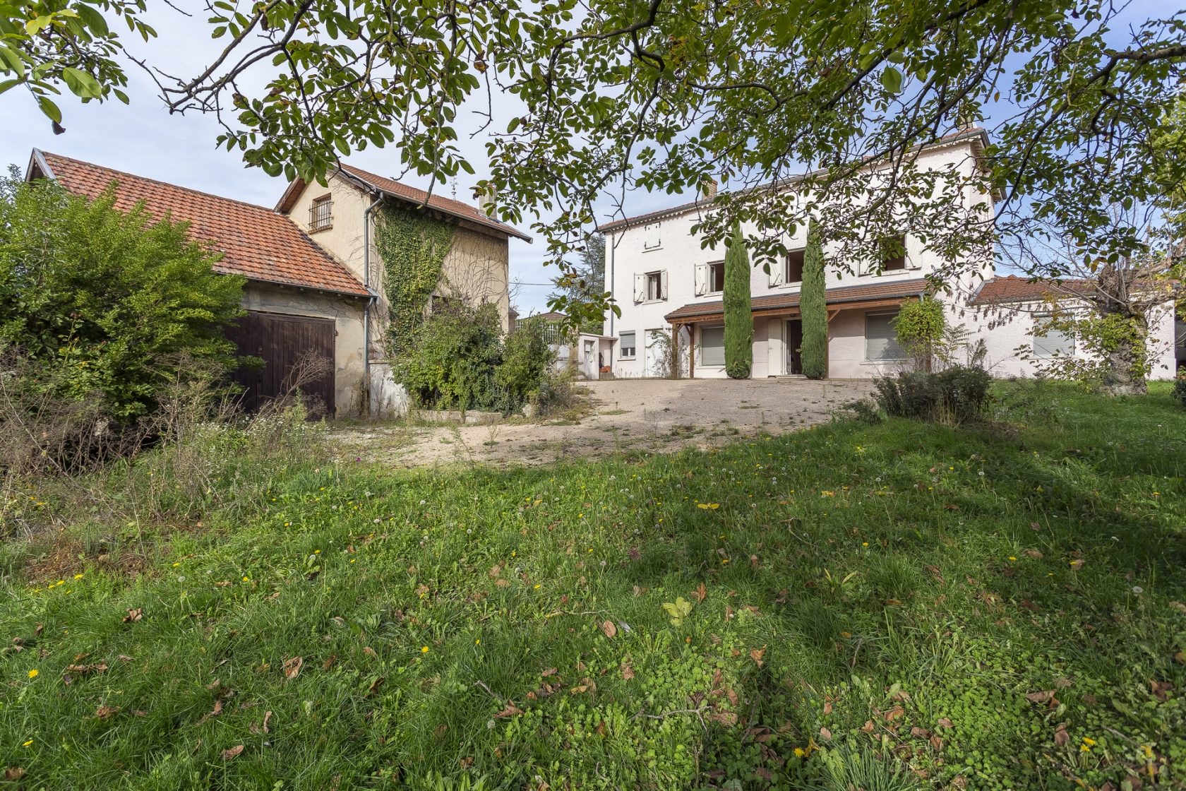 Farmhouse and its caretaker’s house