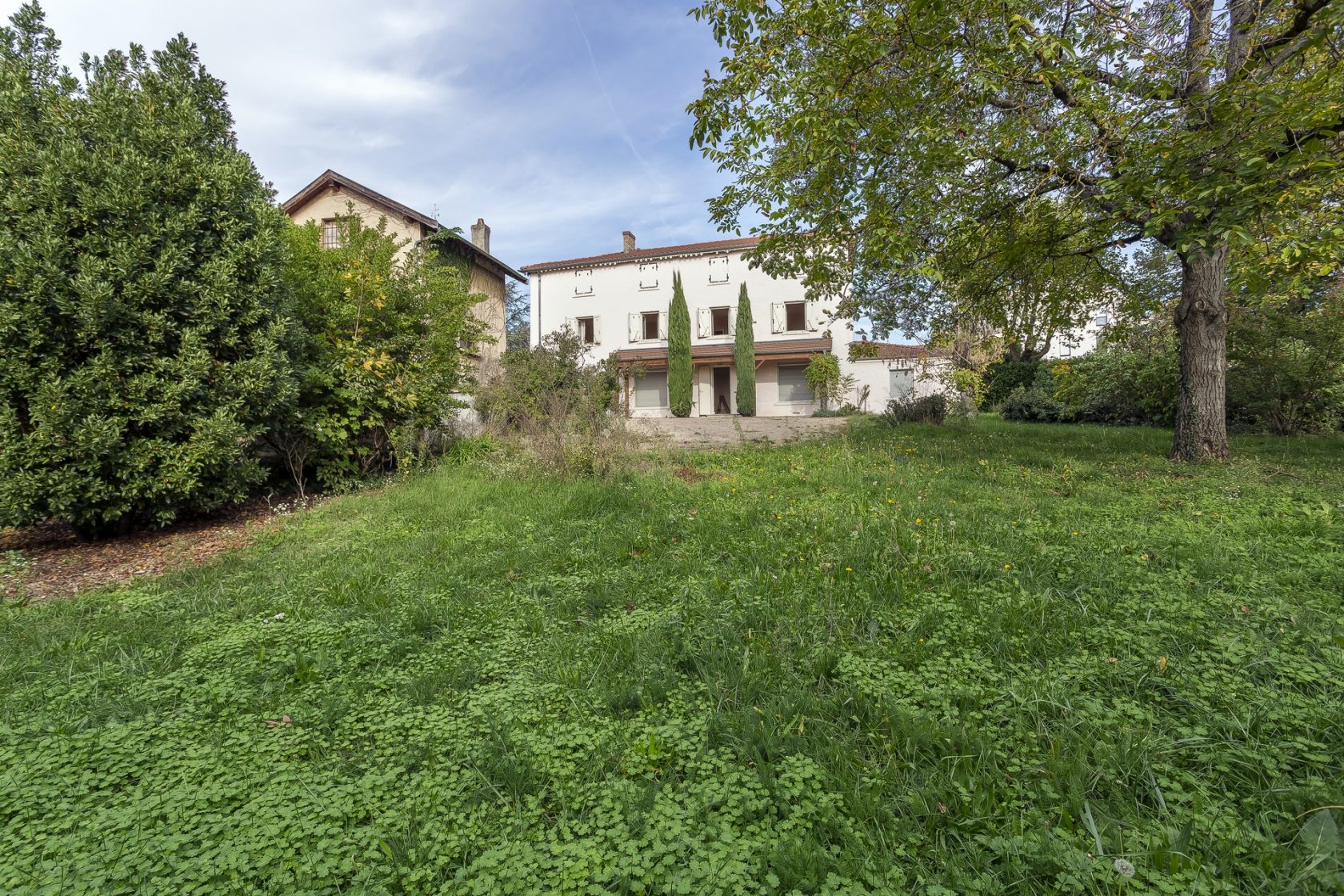 Farmhouse and its caretaker’s house