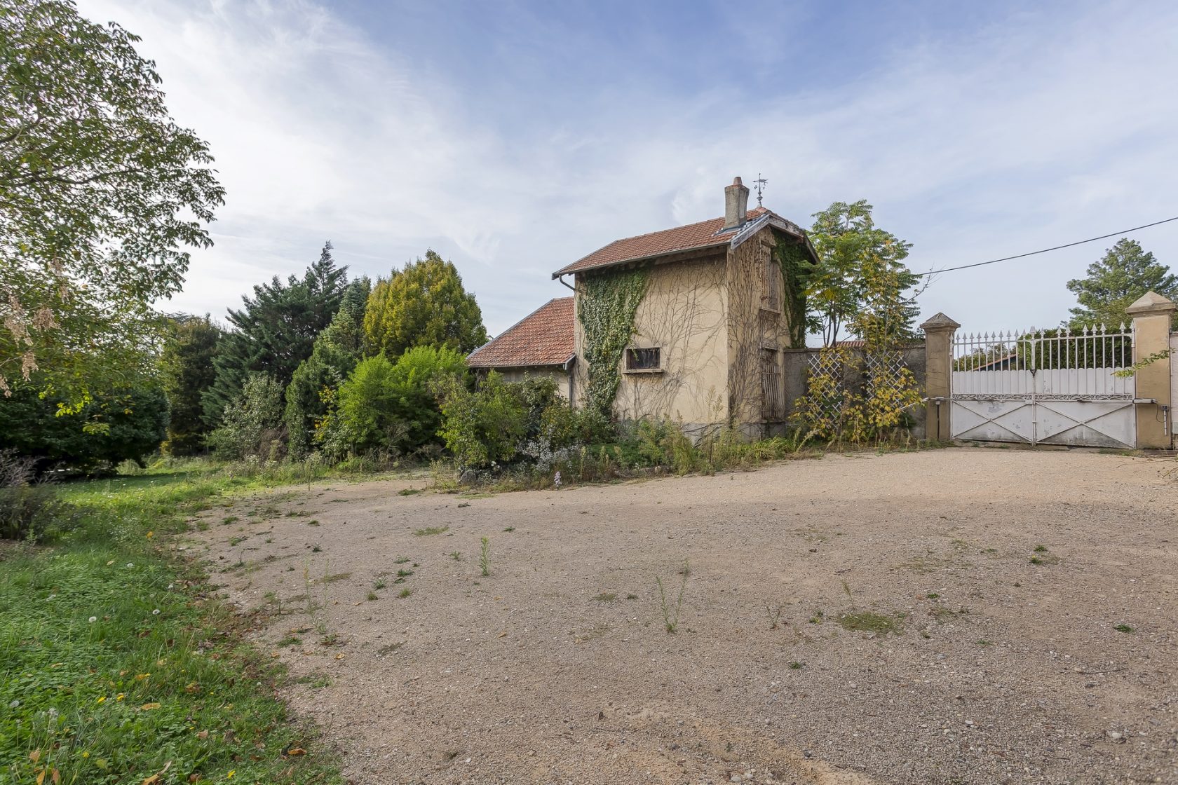 Farmhouse and its caretaker’s house