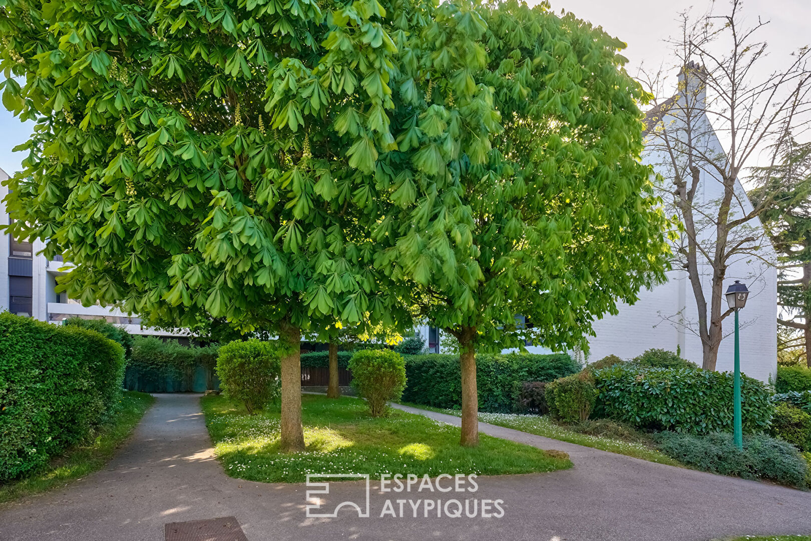 Apartment with garden