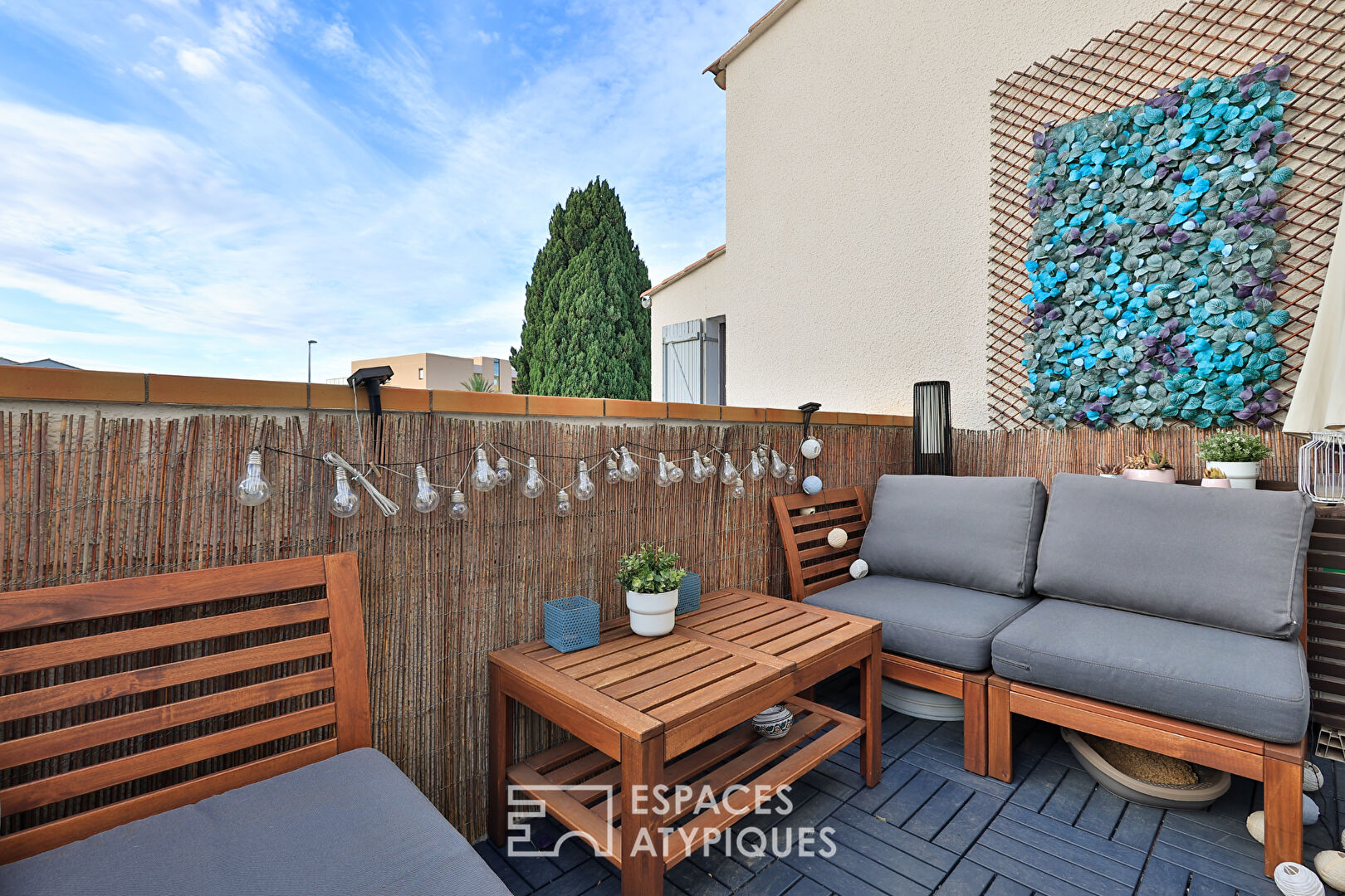 LOUÉ – (bail en cours)- Rare et atypique duplex dans centre ville d’Hyères