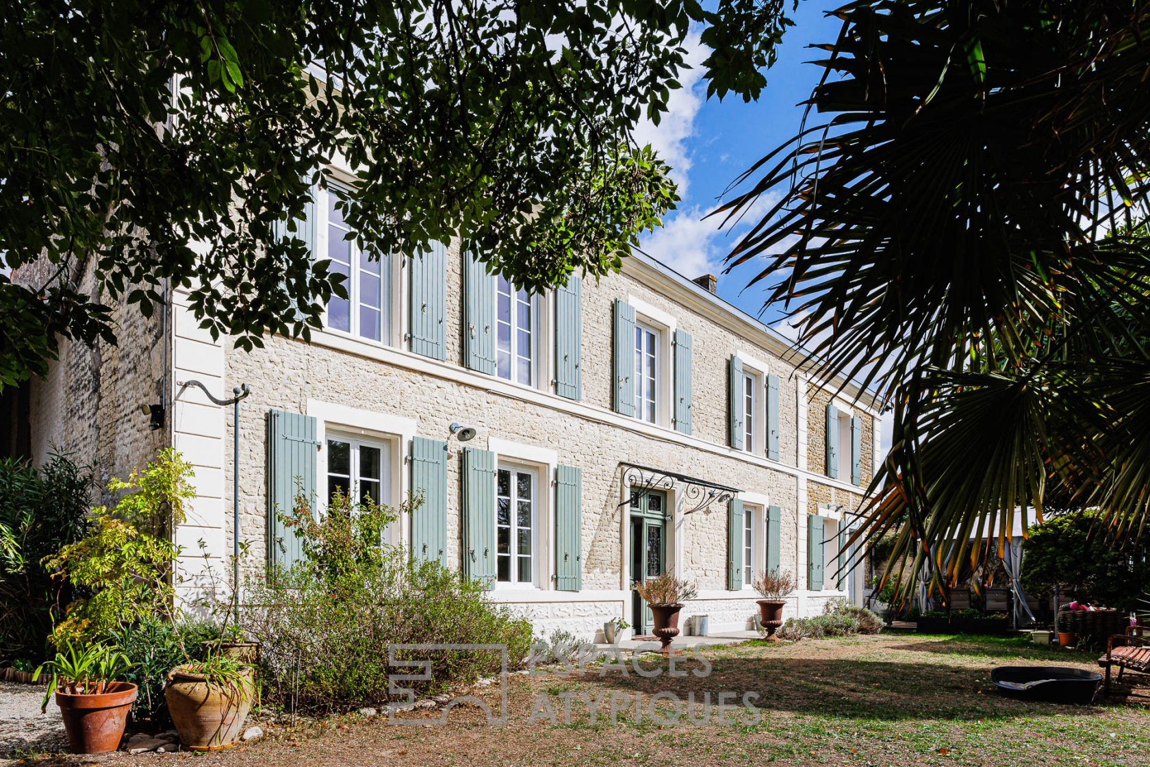 Elégante charentaise et sa maison d’amis