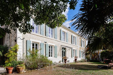 Elégante charentaise et sa maison d’amis