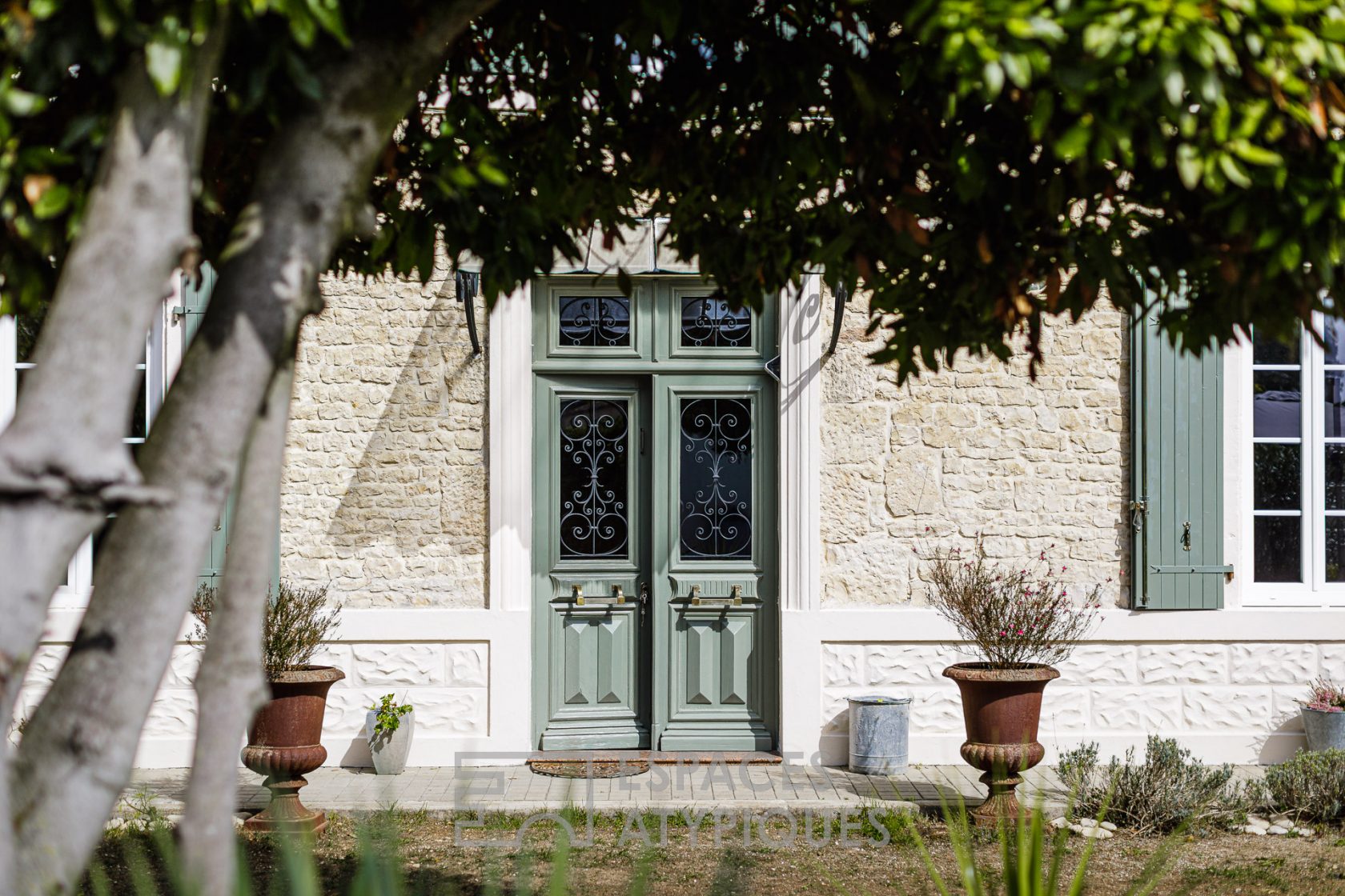 Elégante charentaise et sa maison d’amis
