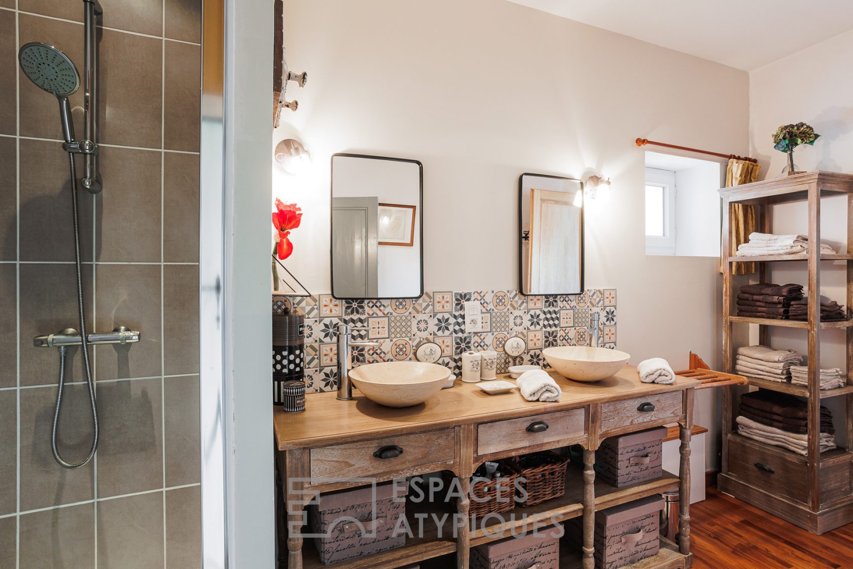 Elégante charentaise et sa maison d’amis