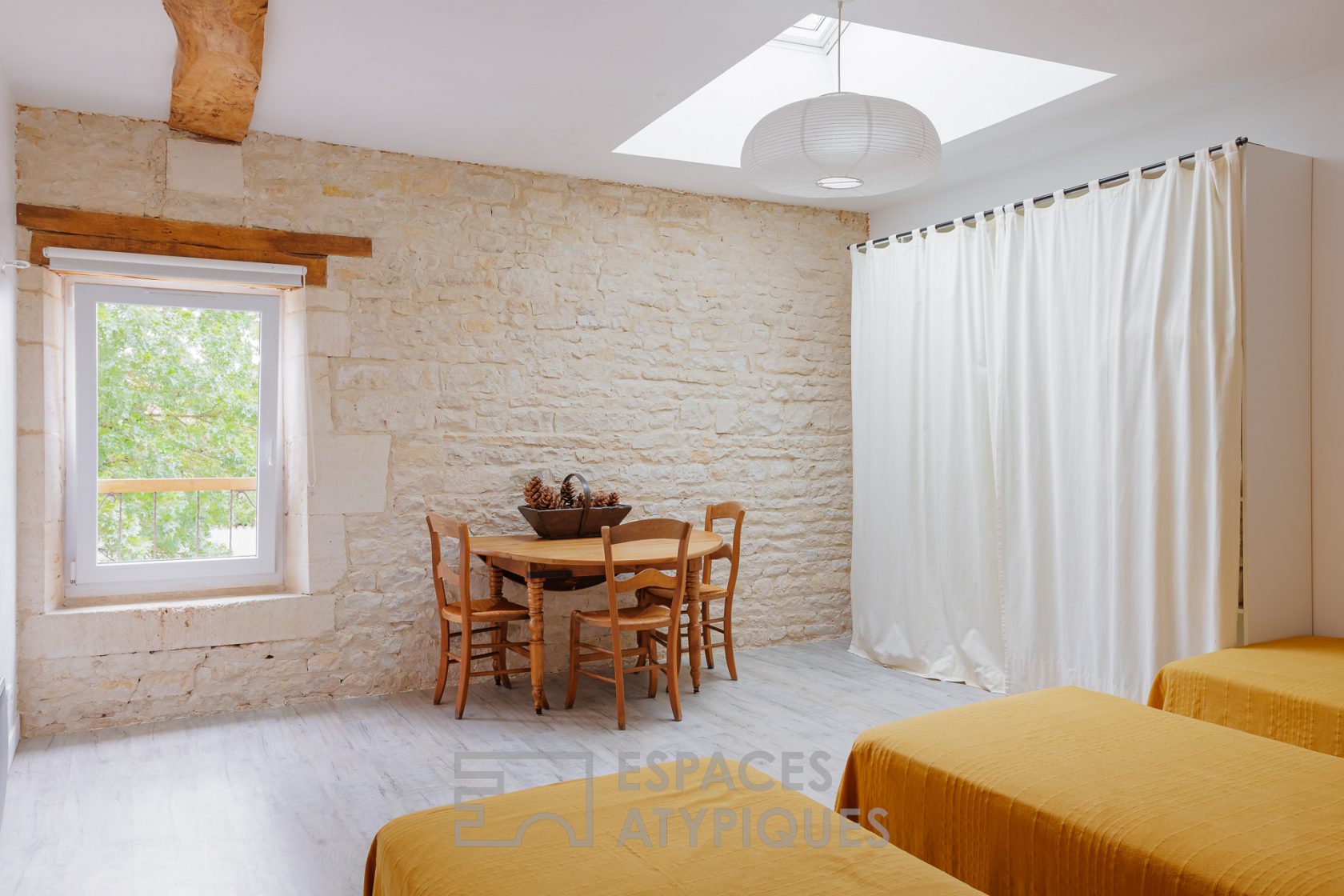Elégante charentaise et sa maison d’amis