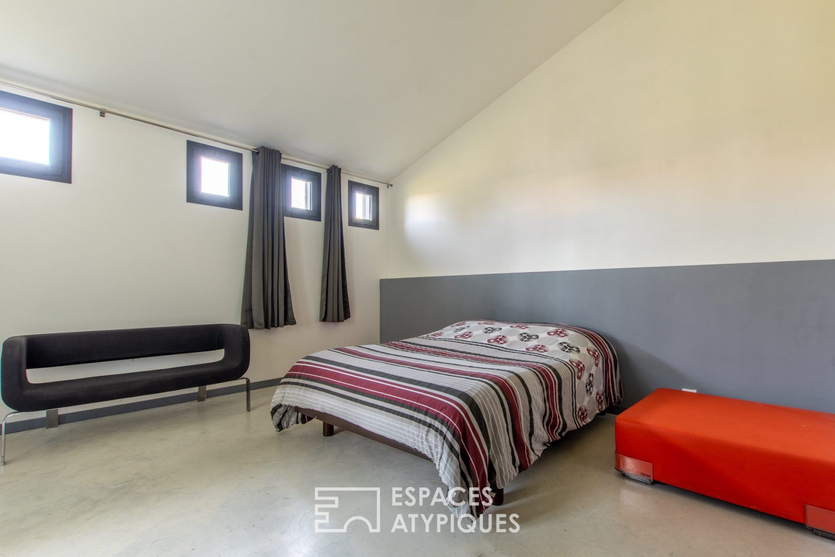 Grande maison contemporaine avec piscine