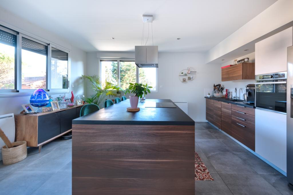 Duplex with terrace in an old house