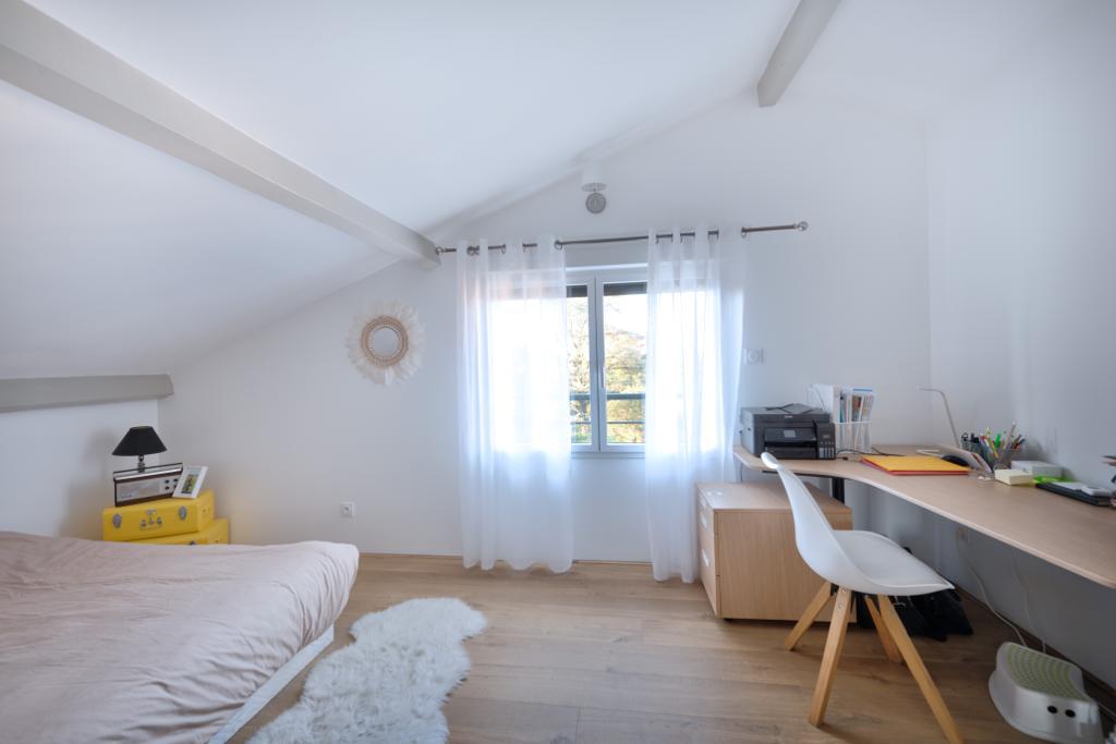 Duplex with terrace in an old house
