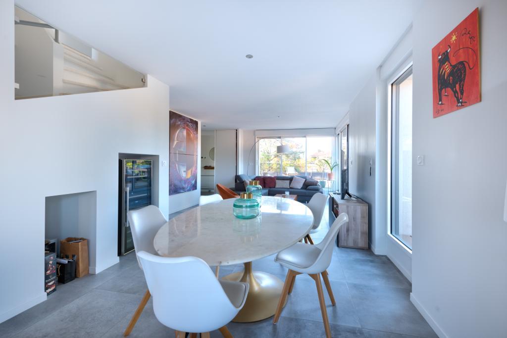 Duplex with terrace in an old house