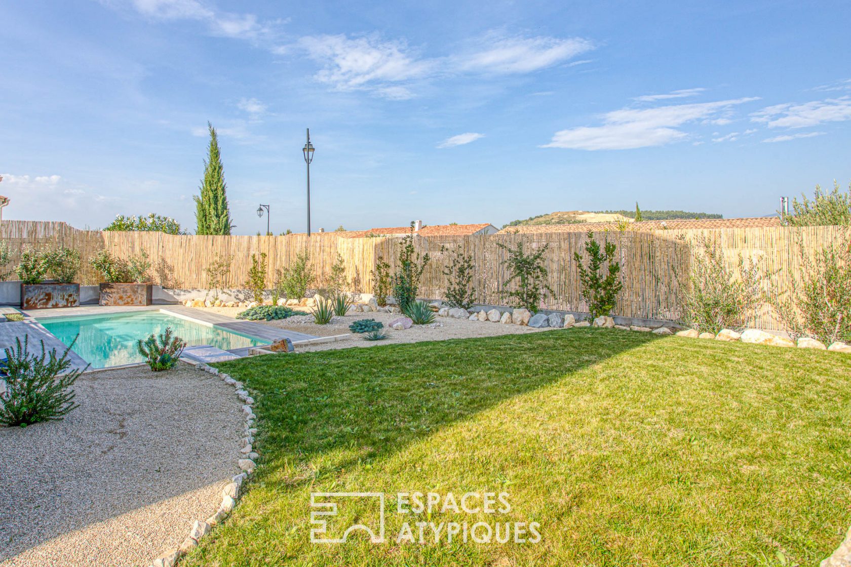 Recent house with pool and Ventoux view