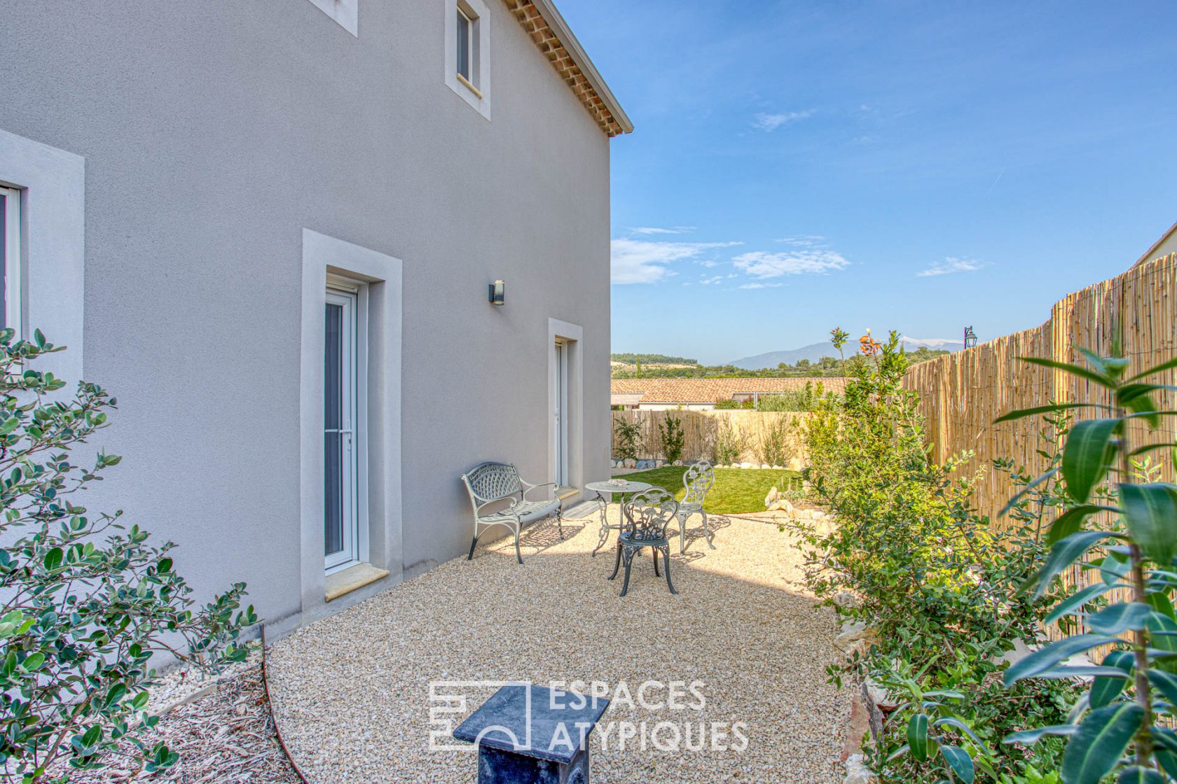 Recent house with pool and Ventoux view