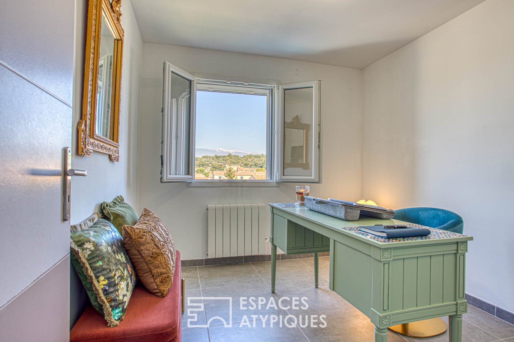 Recent house with pool and Ventoux view