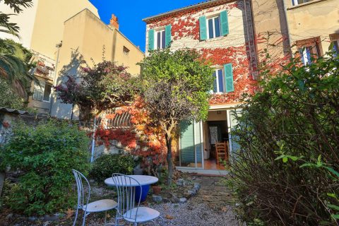 Maison XIX avec jardin et garage