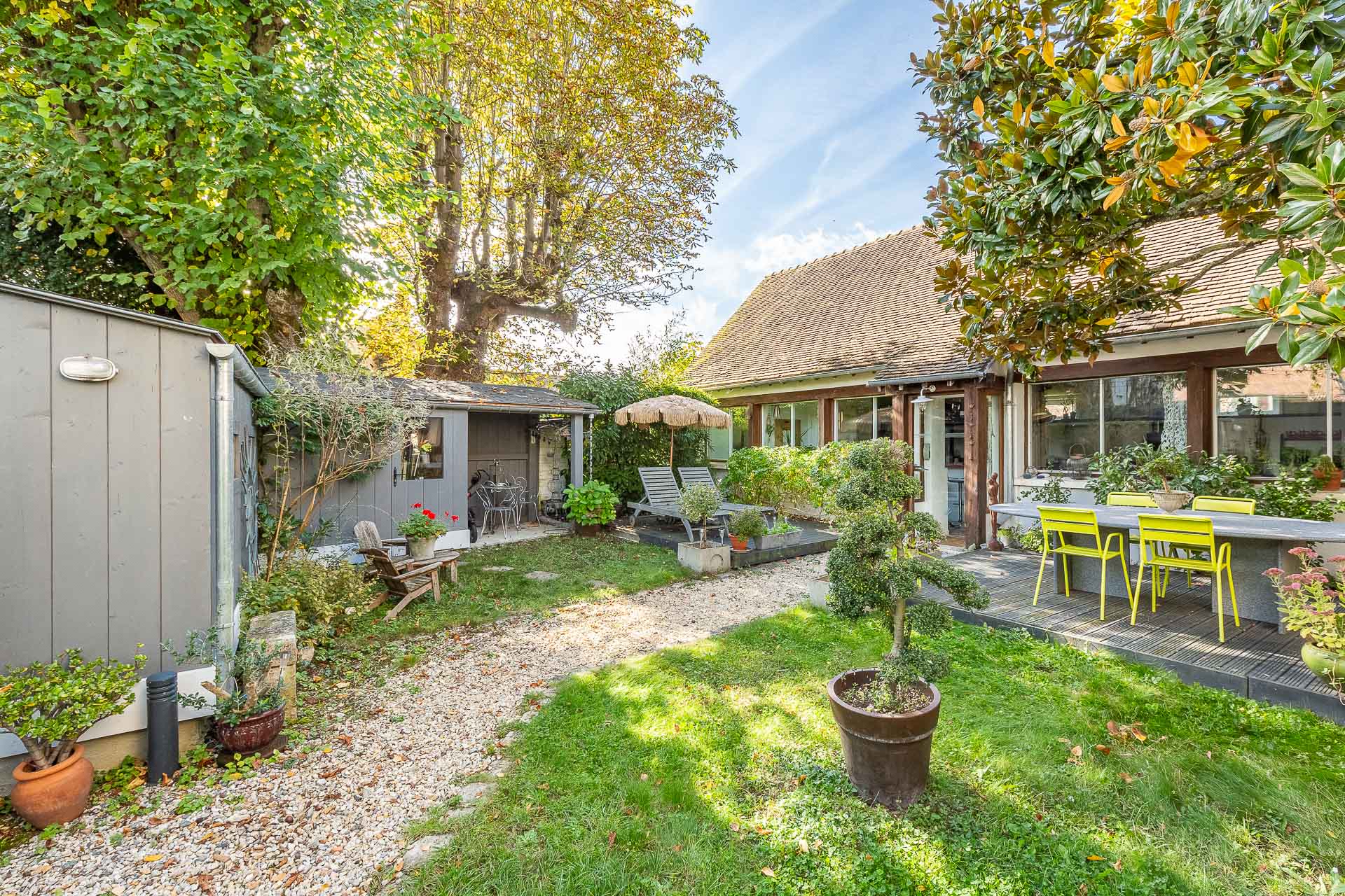 Loft style house with garden