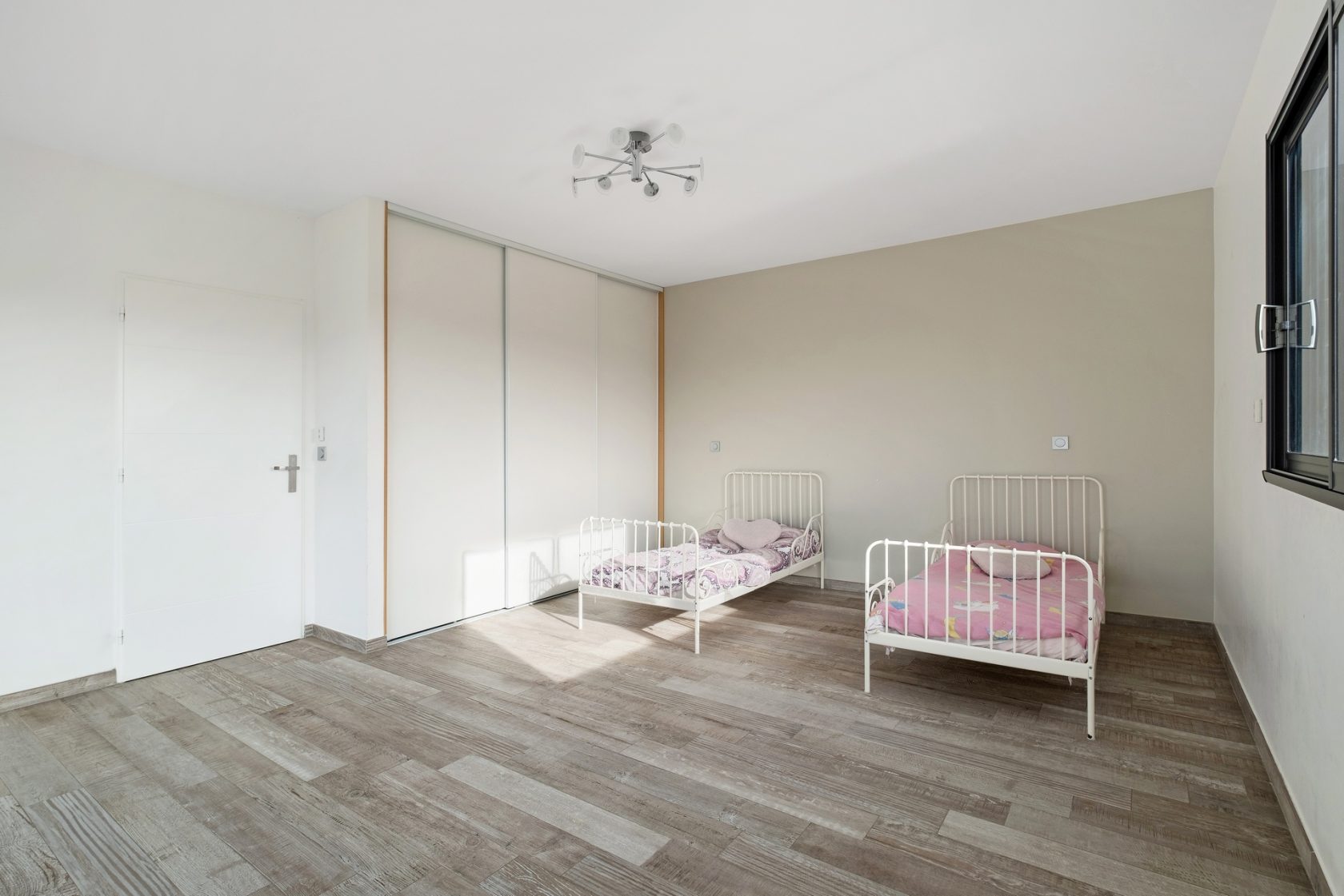 Maison contemporaine avec piscine