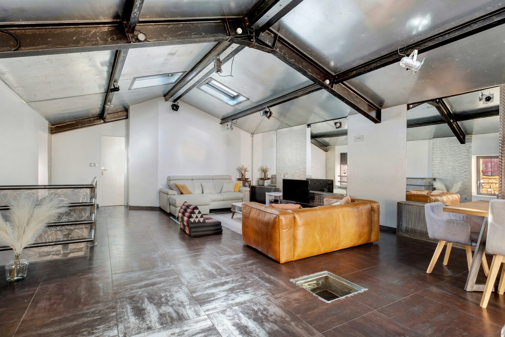 Golden stone loft in the heart of the Mont d’Or