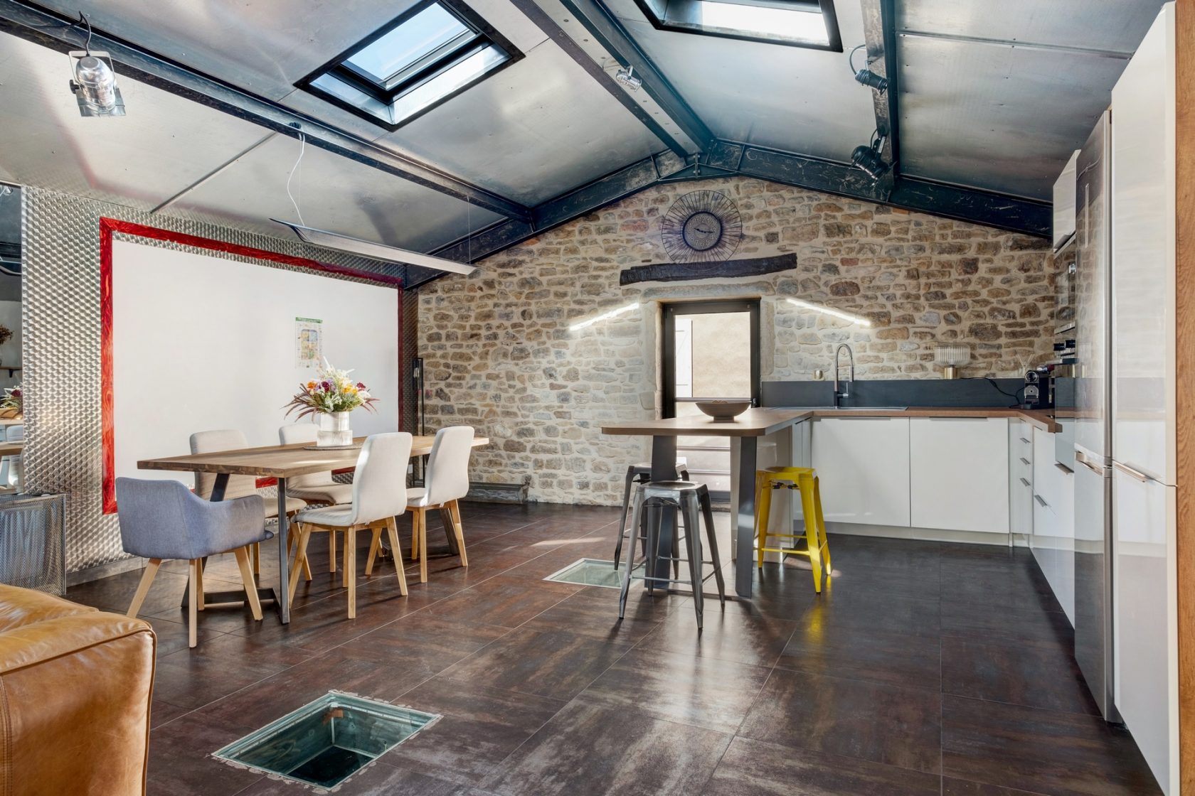 Golden stone loft in the heart of the Mont d’Or