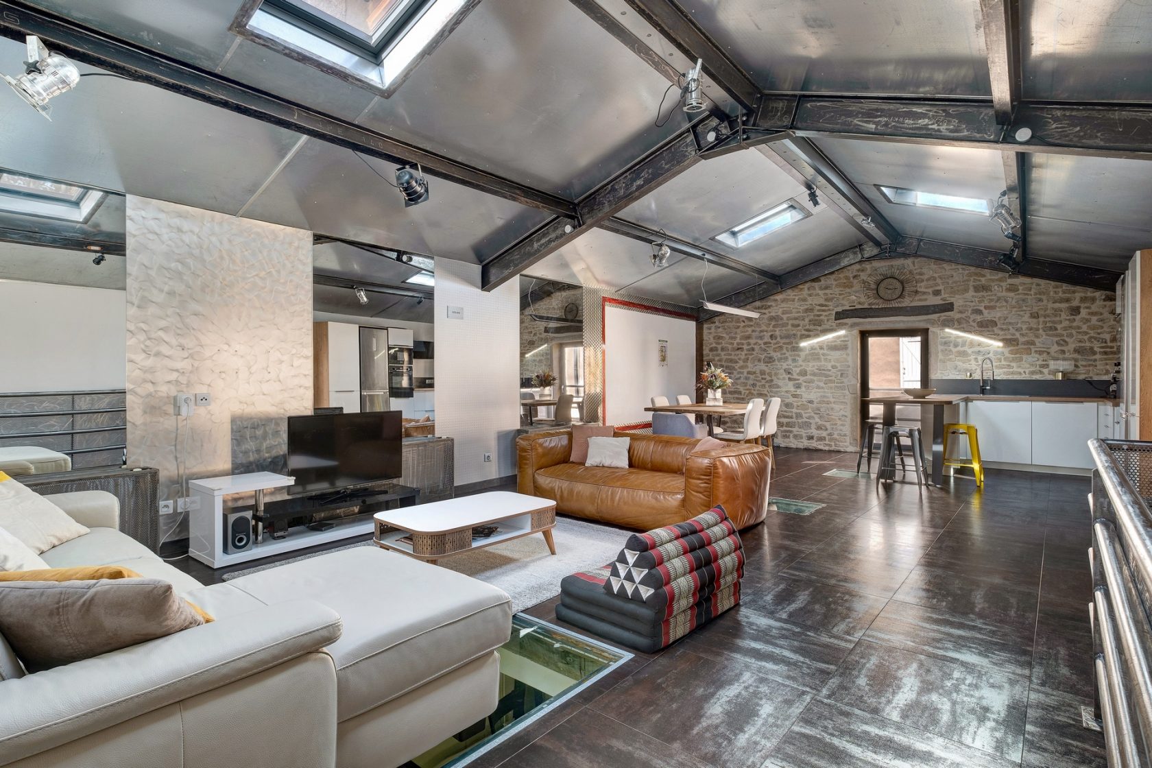 Golden stone loft in the heart of the Mont d’Or