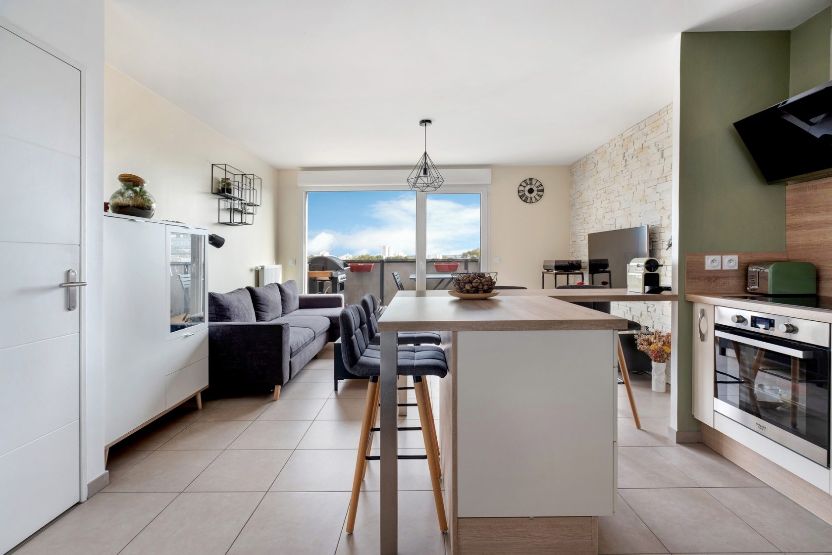 Top floor with terrace in a recent building