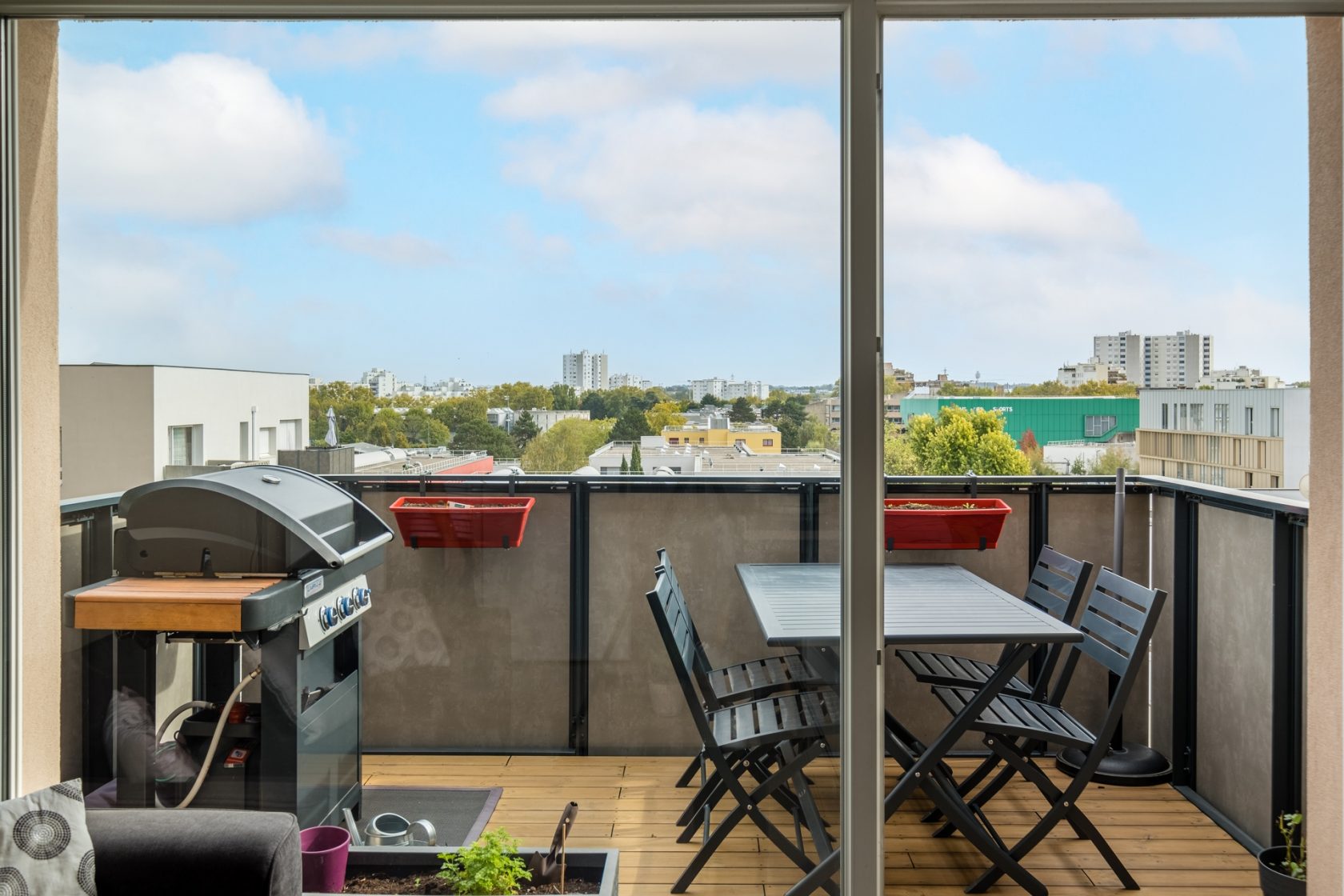 Top floor with terrace in a recent building