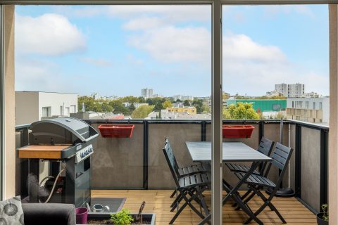 Top floor with terrace in a recent building