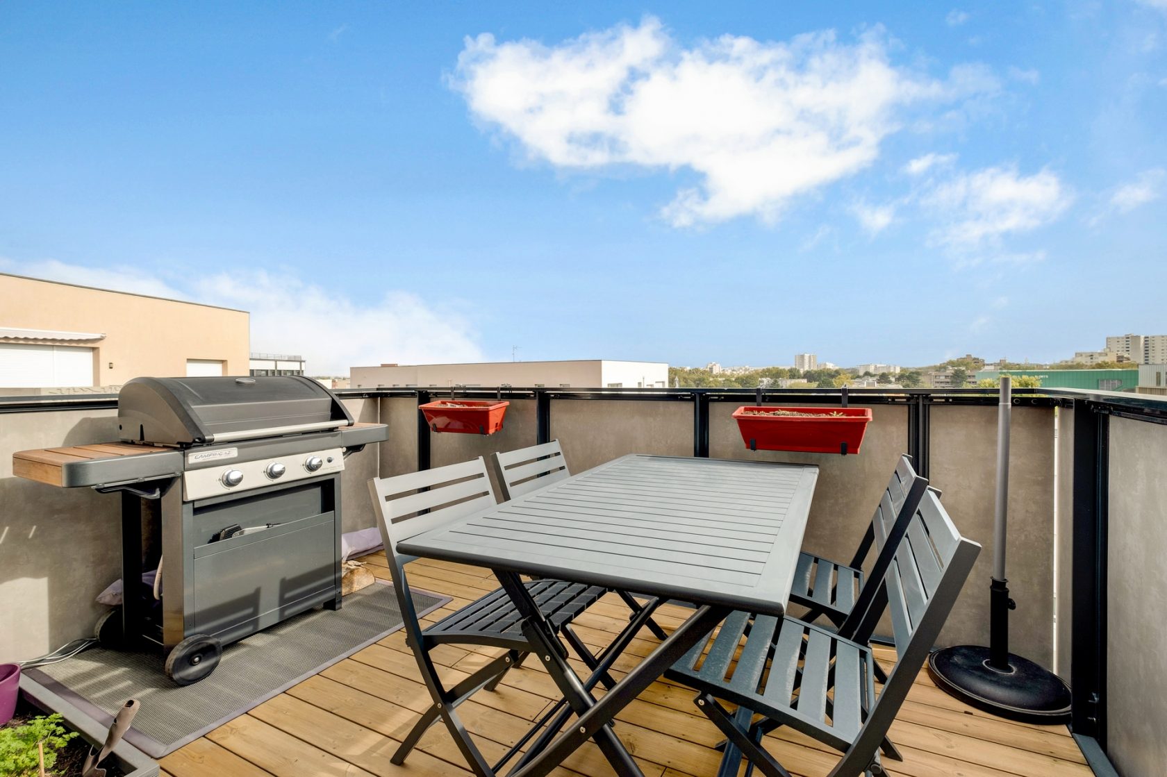Top floor with terrace in a recent building