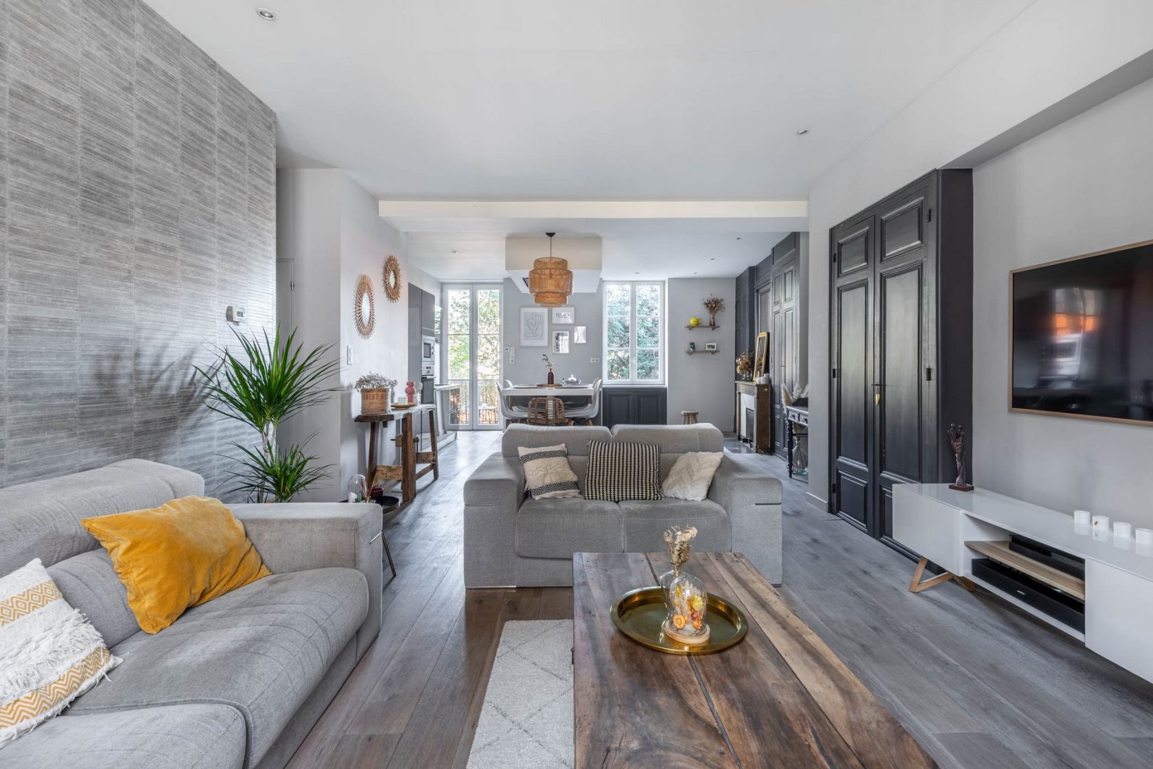 Renovated apartment with balcony and cellar