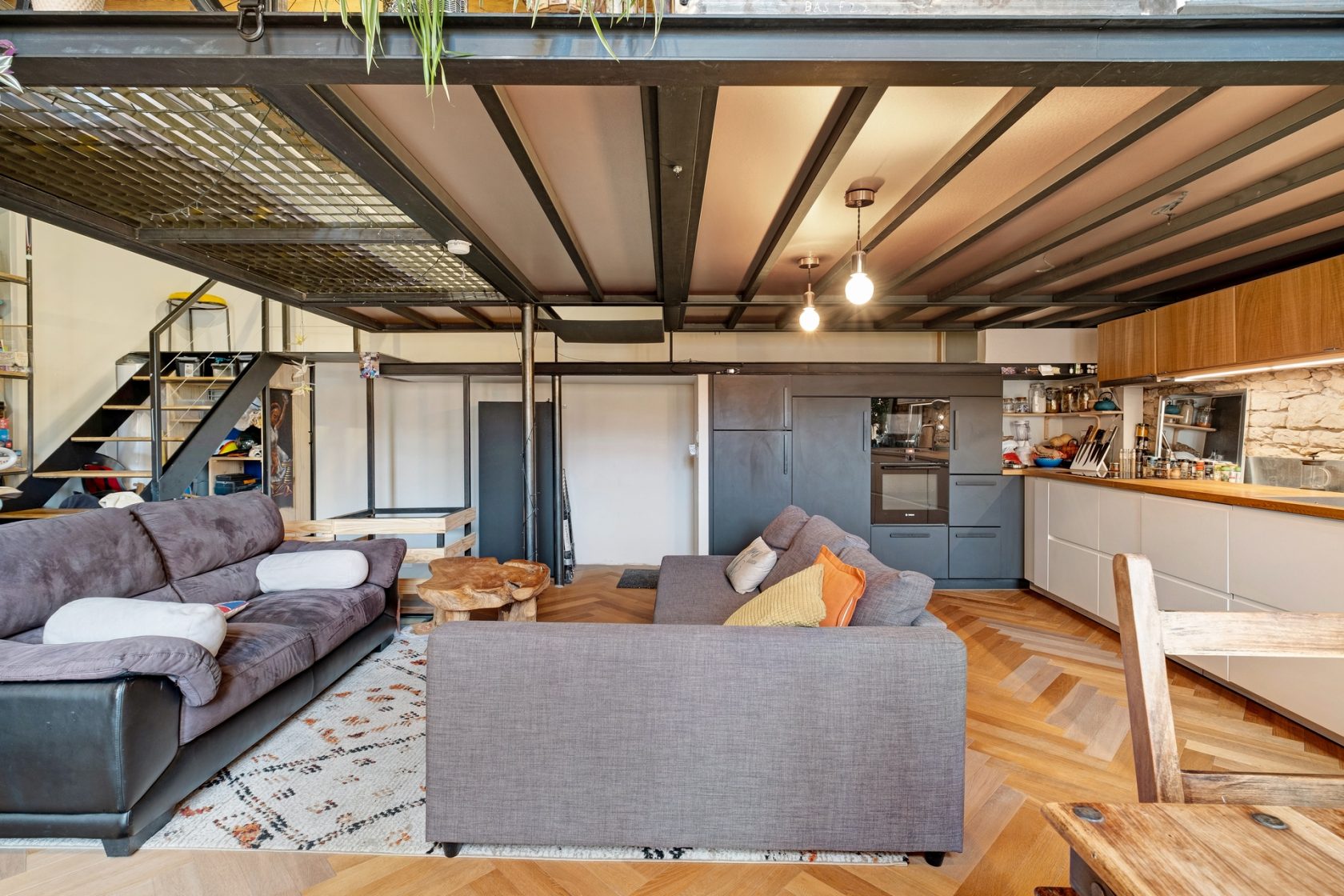 Character apartment completely renovated near Place Sathonay