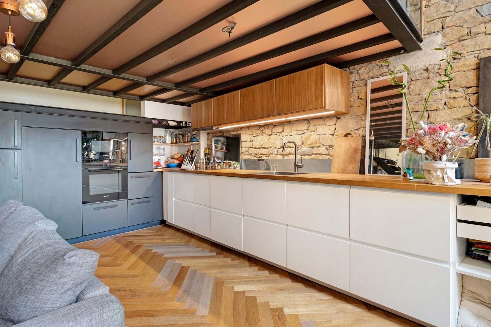 Character apartment completely renovated near Place Sathonay