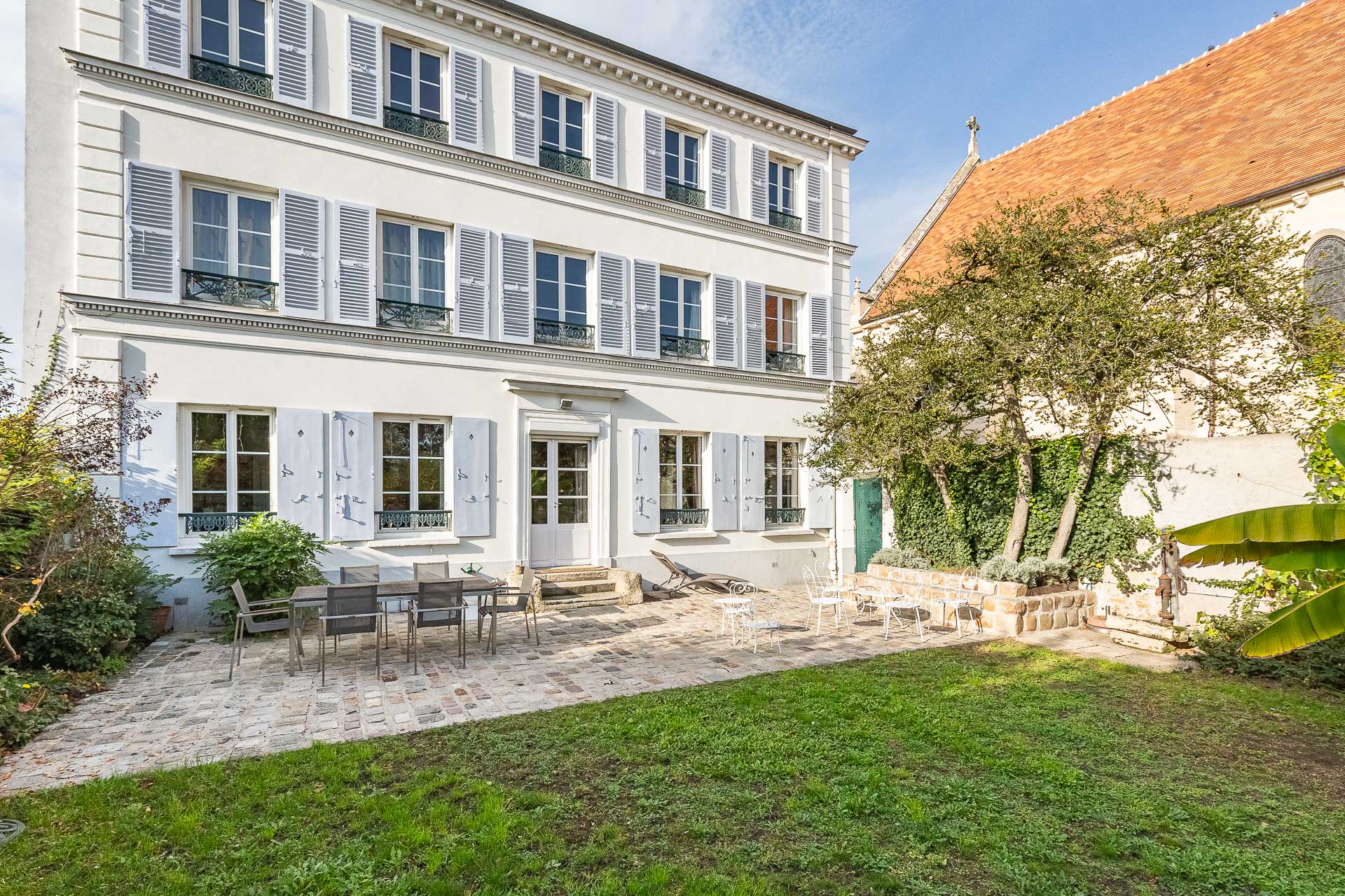 Vente La maison au coeur du village. à VERRIERES LE BUISSON 218 m2