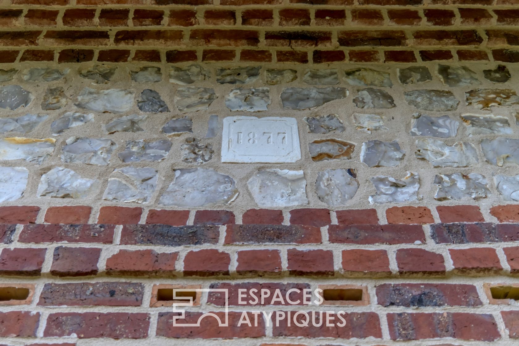Former barn renovated from the end of the 19th century on one hectare of land
