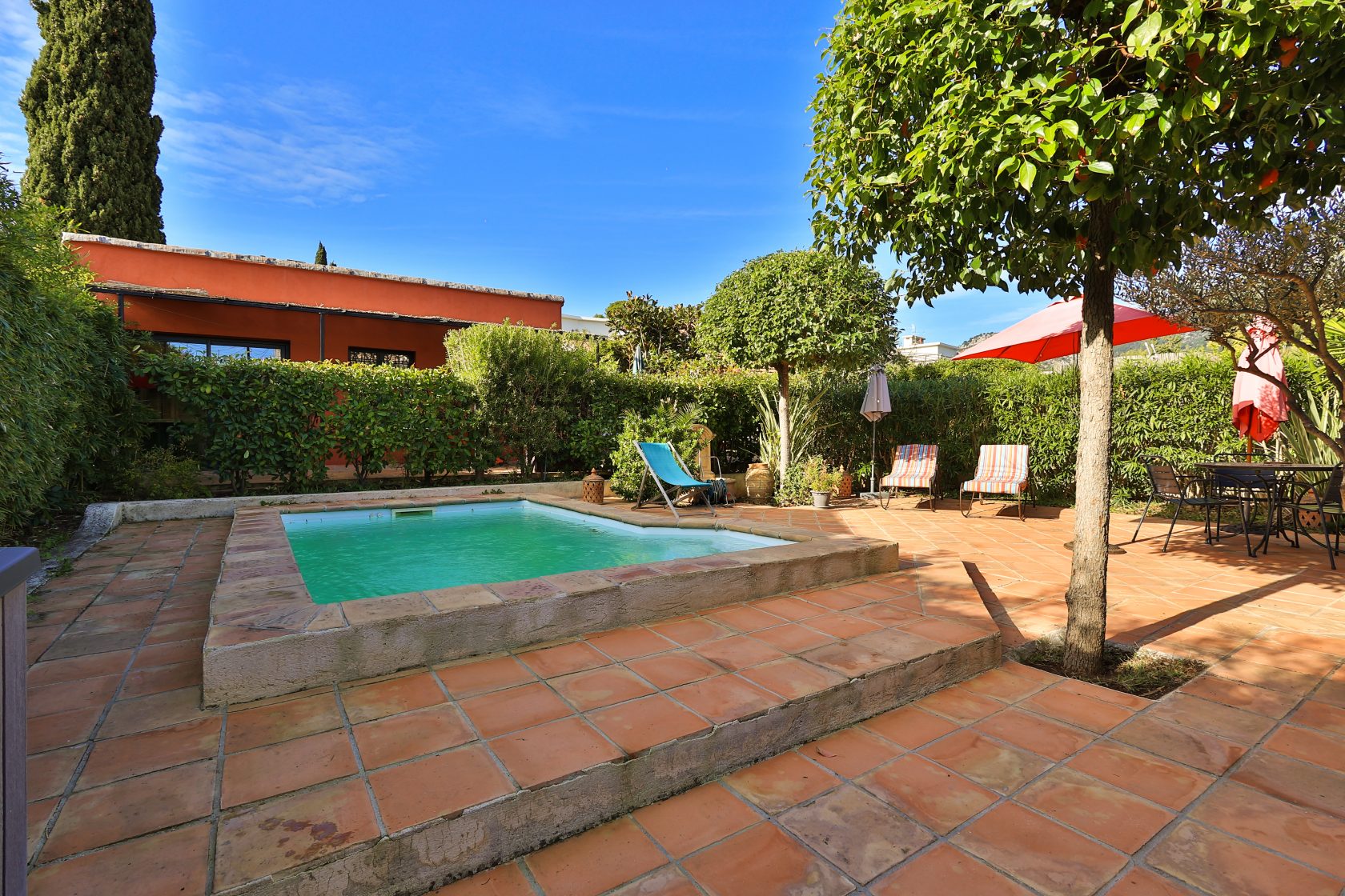 Villa revisitée avec son loft et sa dépendance
