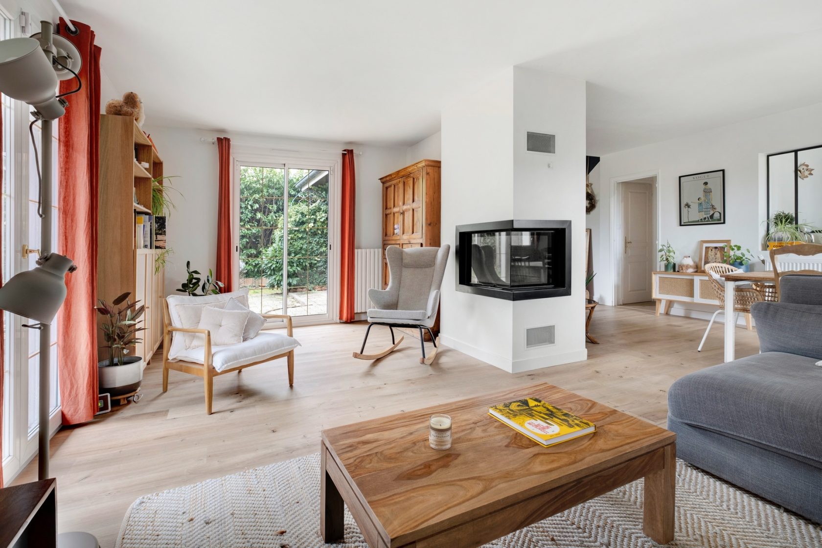 Maison rénovée avec vue et piscine