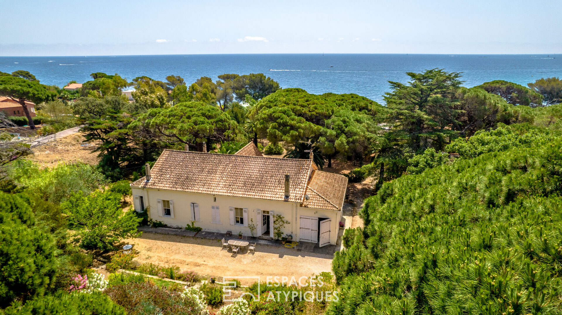 Exceptional 1900 property facing the sea