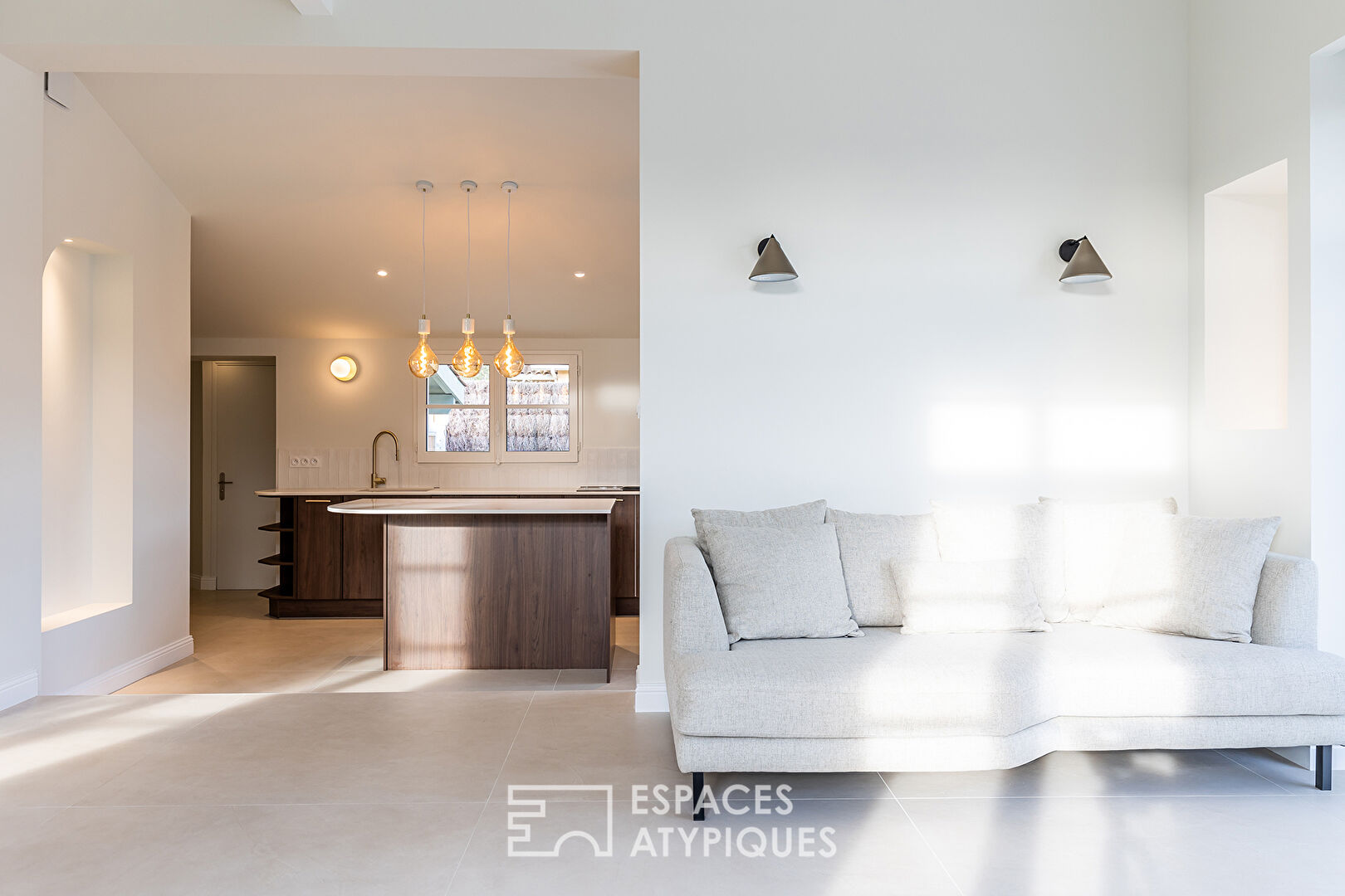 Superbe rénovation contemporaine avec piscine à la Hume