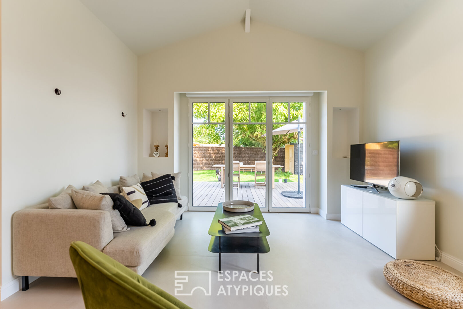Superbe rénovation contemporaine avec piscine à la Hume
