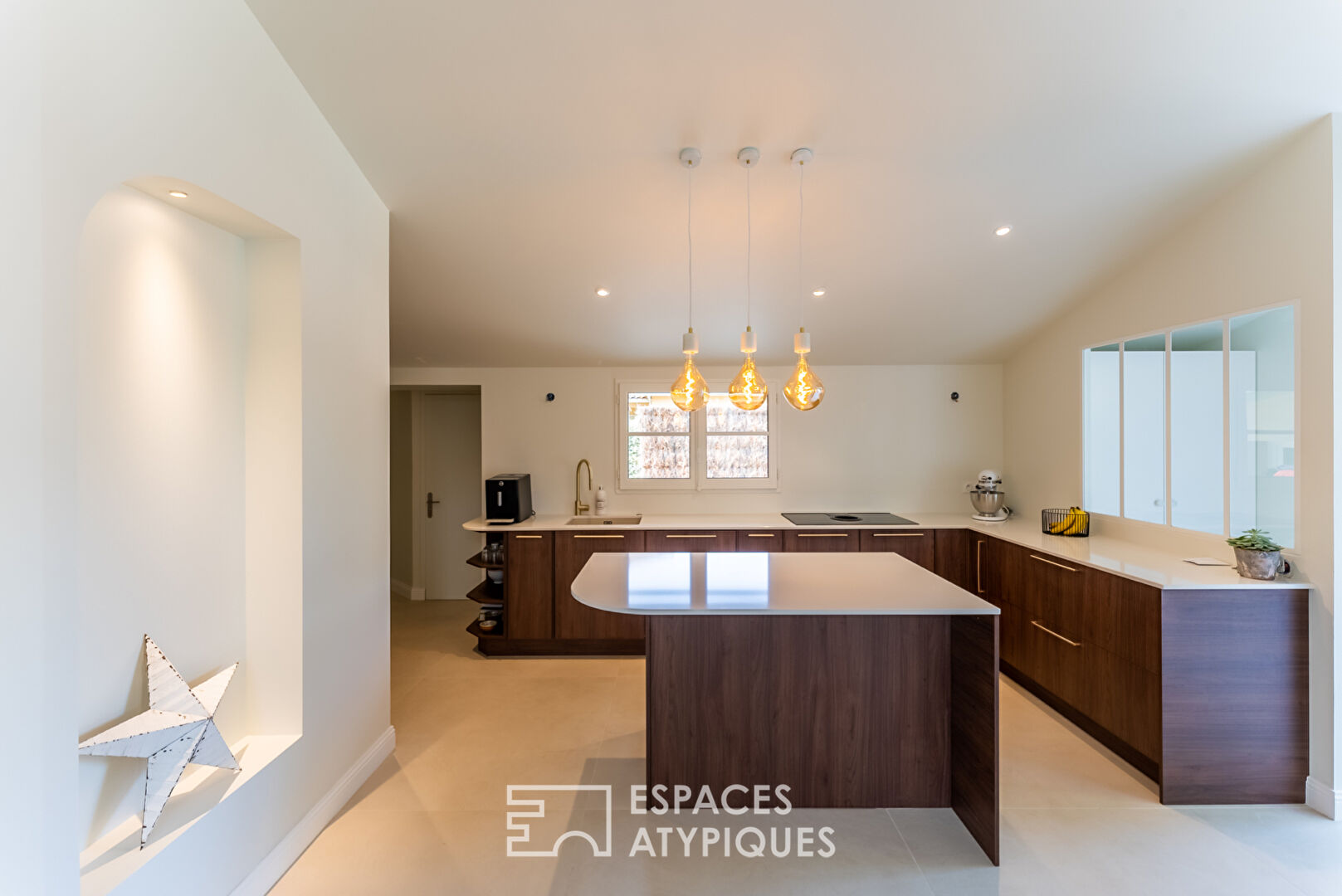 Superbe rénovation contemporaine avec piscine à la Hume