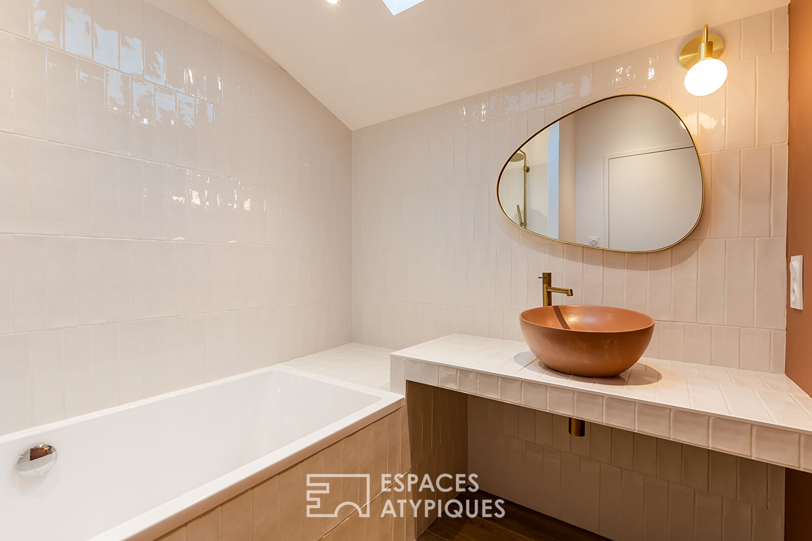 Superbe rénovation contemporaine avec piscine à la Hume