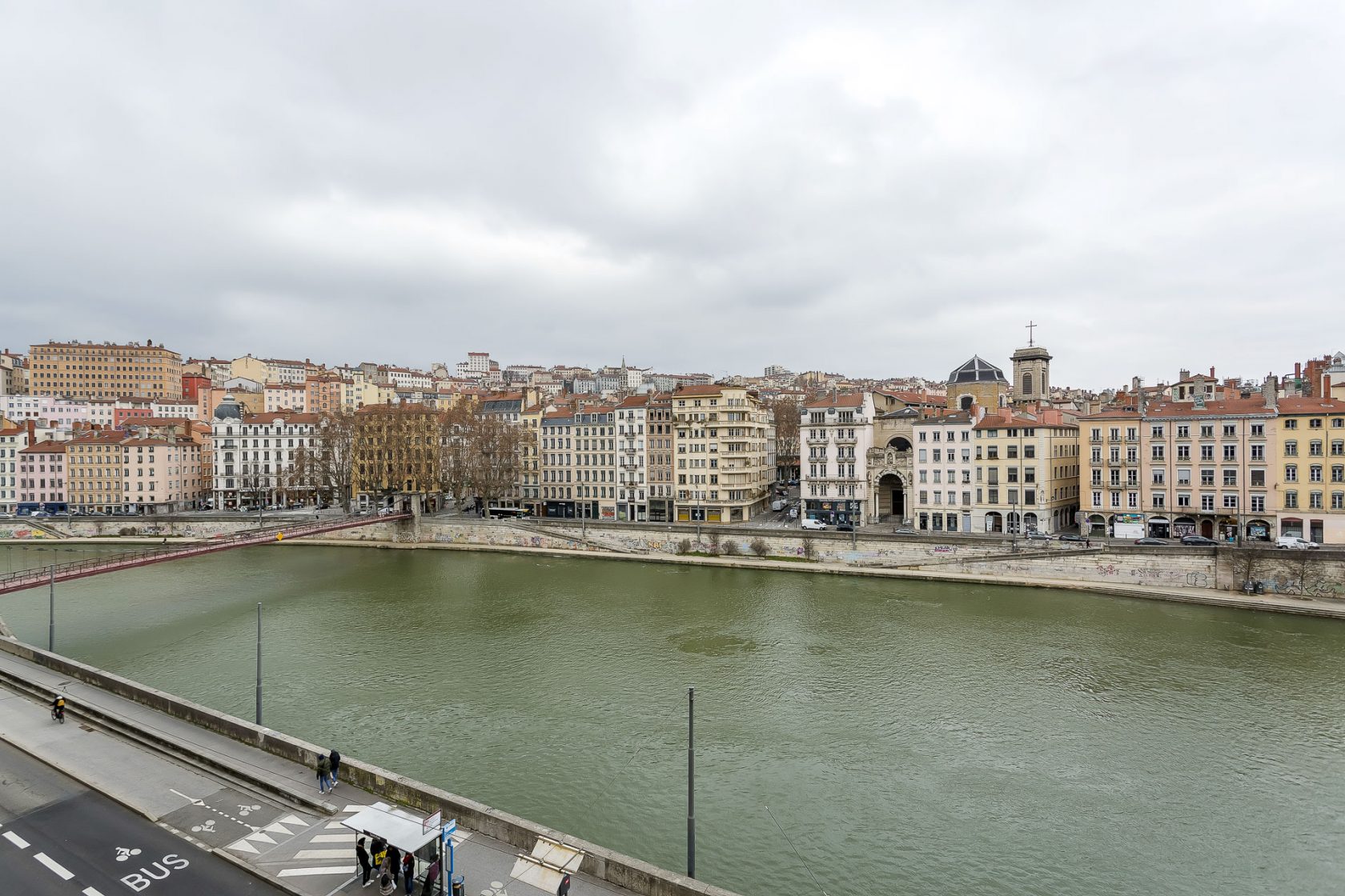 Coeur Vieux Lyon, appartement ancien rénové avec vue Saône