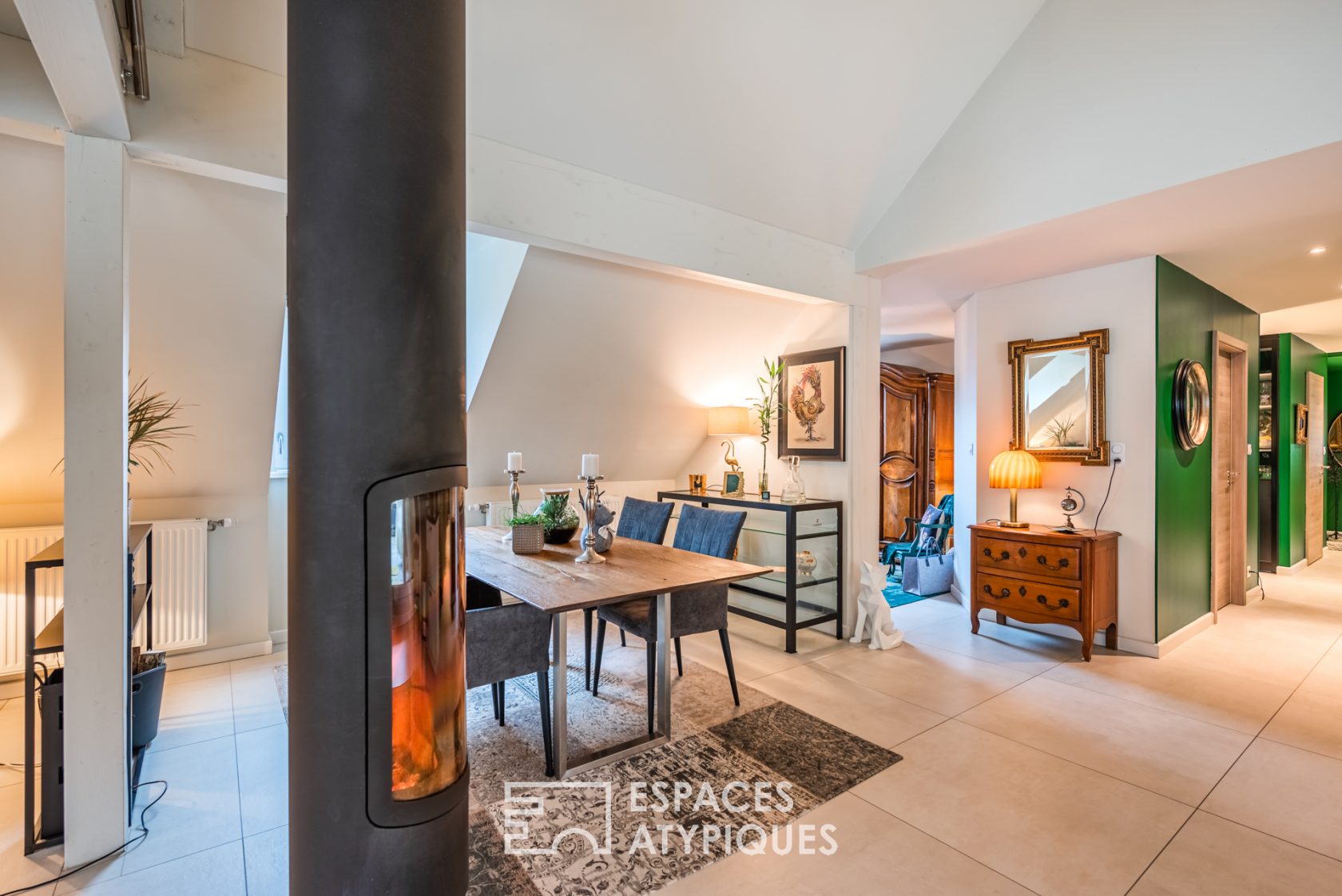 Attique comme une maison sur les toits